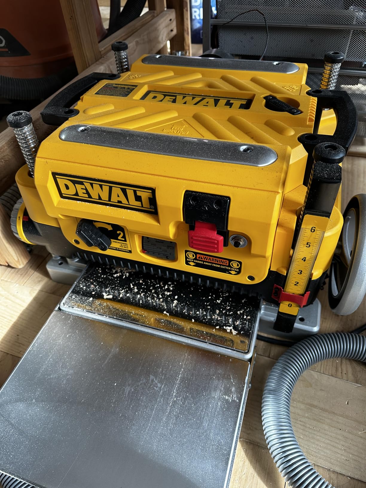 DEWALT Planer, Thickness Planer, 13-Inch, 3 Knife for Larger Cuts, Two Speed 20,000 RPM Motor, Corded (DW735) customer photo 2