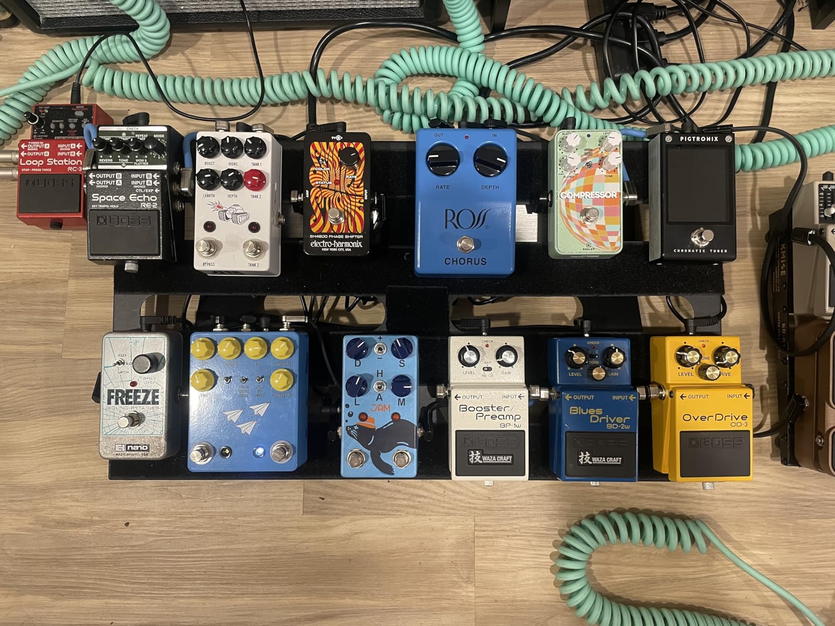 BOSS OD-3 | Compact Overdrive Pedal | Unique Overdrive Circuitry | Warm, Dynamic Tone with Amp-Like Feel | A Pedalboard Essential | Perfect for Classic Rock, Metal & More | Easy-To-Use Controls customer photo 1