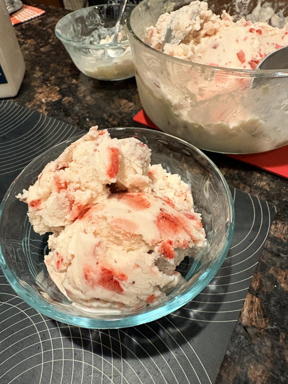 Cuisinart Ice Cream Maker Machine, 2-Quart Ice Cream, Sorbet and Frozen Yogurt Machine, Fully Automatic Double-Insulated Freezer Bowl Makes Frozen Desserts in Under 30 Minutes, ICE30BCP1, Silver customer photo 2