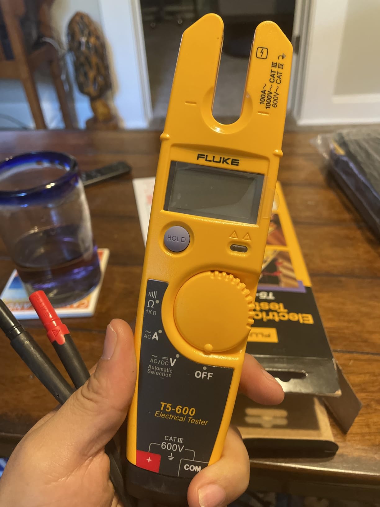 Fluke T5-600 Electrical Voltage, Continuity and Current Tester, Measures AC Current Up to 100 A Without Contact, Automatically Select AC/DC for Tests, Includes Detachable SlimReach Probe Tip customer photo 1