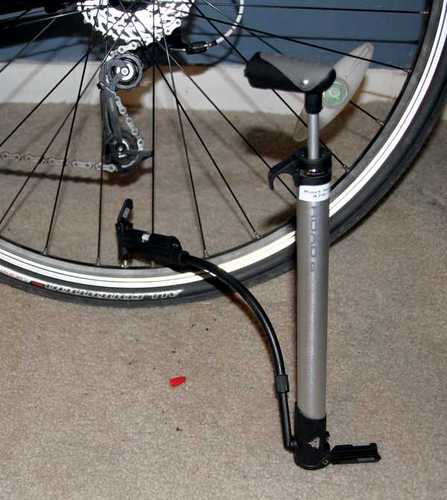 Topeak Road Morph Bike Pump - Portable Mini Floor Pump with Gauge, Fits Presta, Schrader & Dunlop Valves, 140 PSI Max, Aluminum Barrel, Fold-Out Foot Pad, Flexible Hose & Mount Bracket, Lightweight customer photo 1