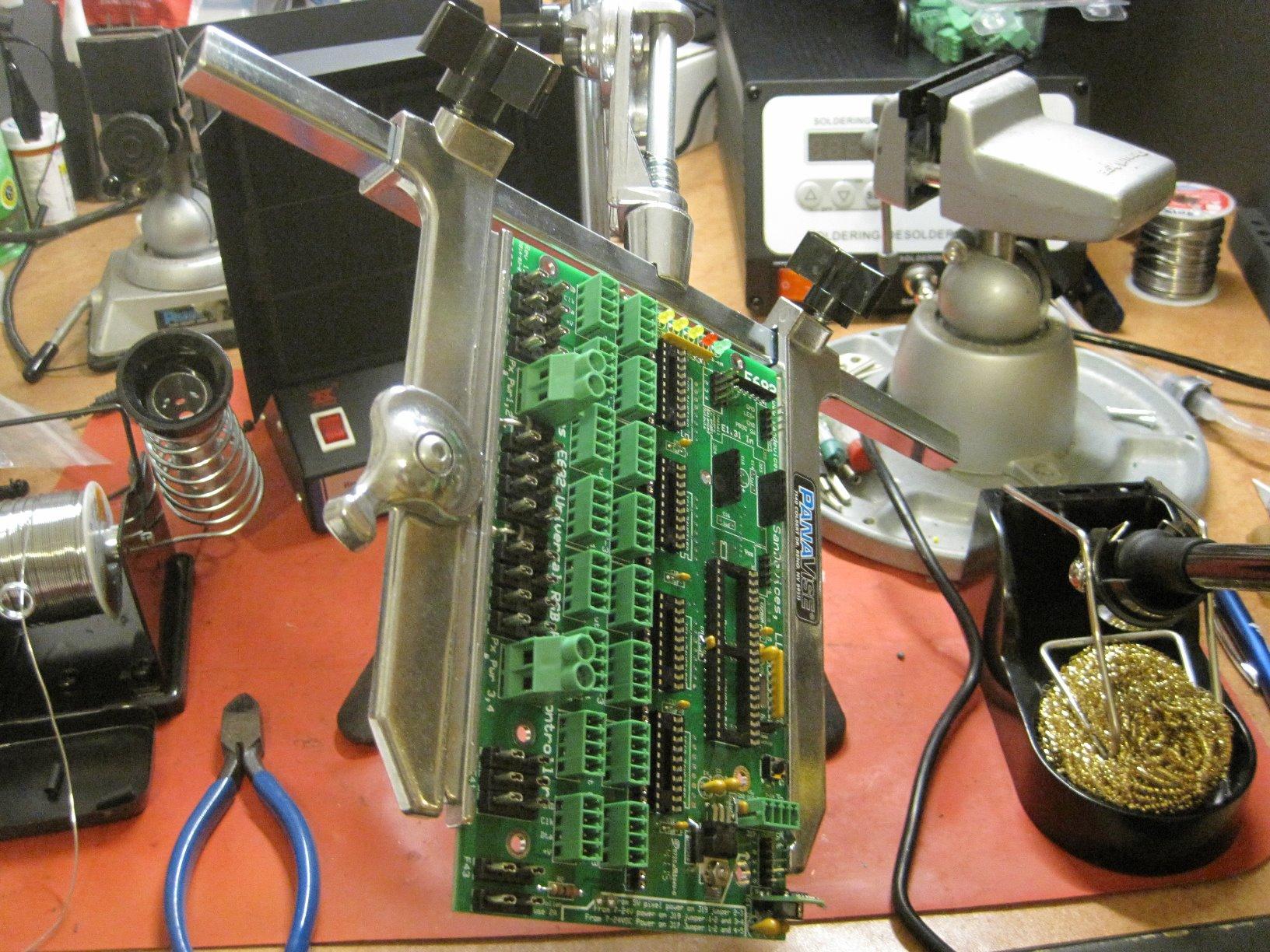 Panavise 333 Rapid Assembly Circuit Board Holder, Black customer photo 1