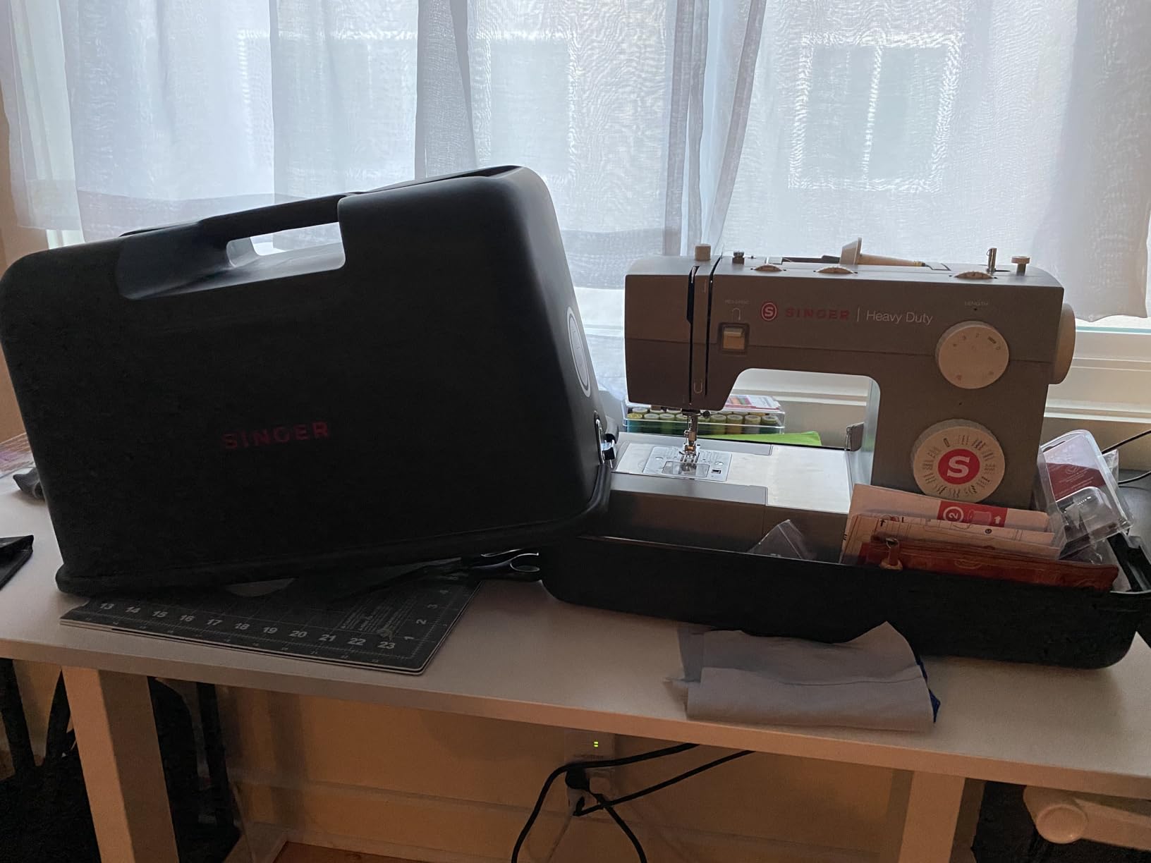 SINGER Universal Hard Carrying Case for Sewing Machine customer photo 1