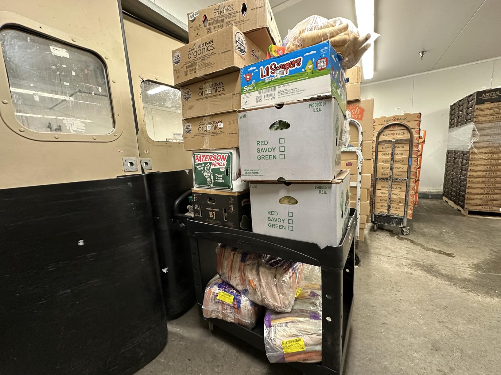 Rubbermaid Commercial Products 2-Shelf Utility/Service Cart, Medium, Black, Lipped Shelves, Ergonomic Handle, 500 Lbs Capacity, for Warehouse/Garage/Cleaning/Manufacturing customer photo 2