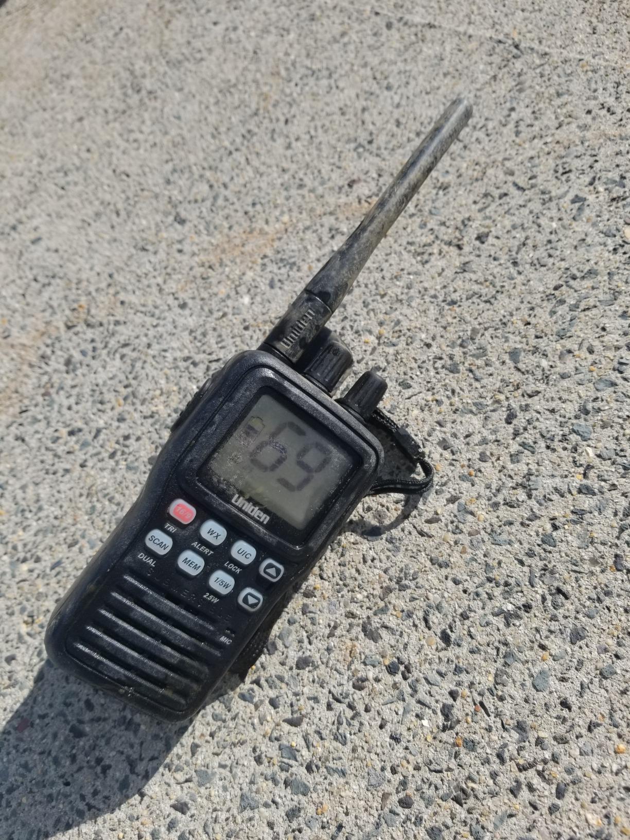 Uniden MHS75 Waterproof Handheld 2-Way VHF Marine radio, Submersible, Selectable 1/2.5/5 Watt Transmit Power. All USA/International and Canadian Marine Channels - Color Black customer photo 1