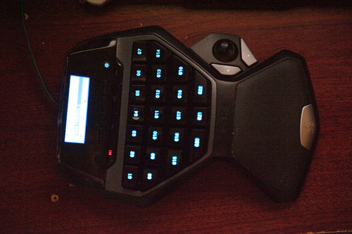 Logitech G13 Programmable Gameboard with LCD Display customer photo 2