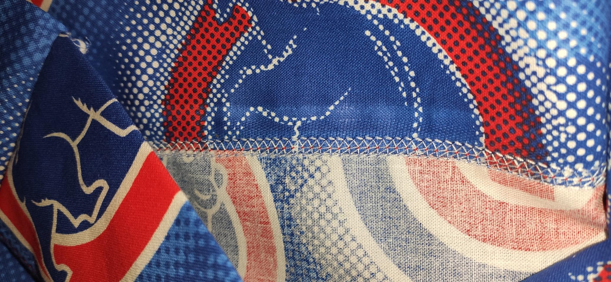 SINGER Professional 5 14T968DC Heavy-Duty Metal Frame Serger Overlock and Accessory Kit with 2-3-4-5 Stitch Capability, Removeable Trim Trap, 1300 Stitches per minute, & Self Adjusting, White customer photo 1