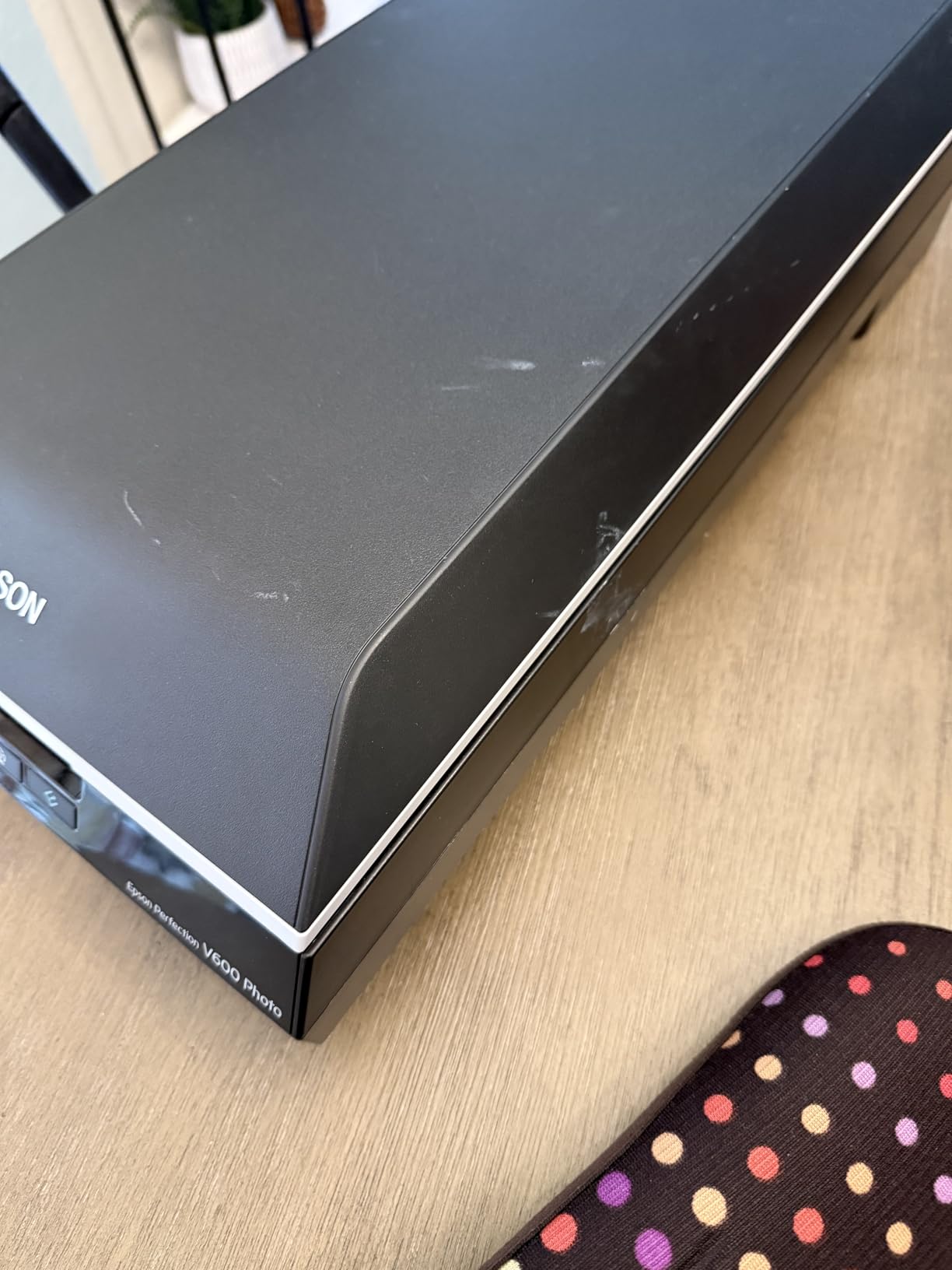 Epson Perfection V600 Photo Wired USB Connectivity Color Scanner - 6400 x 9600 dpi, Enlargements up to 17