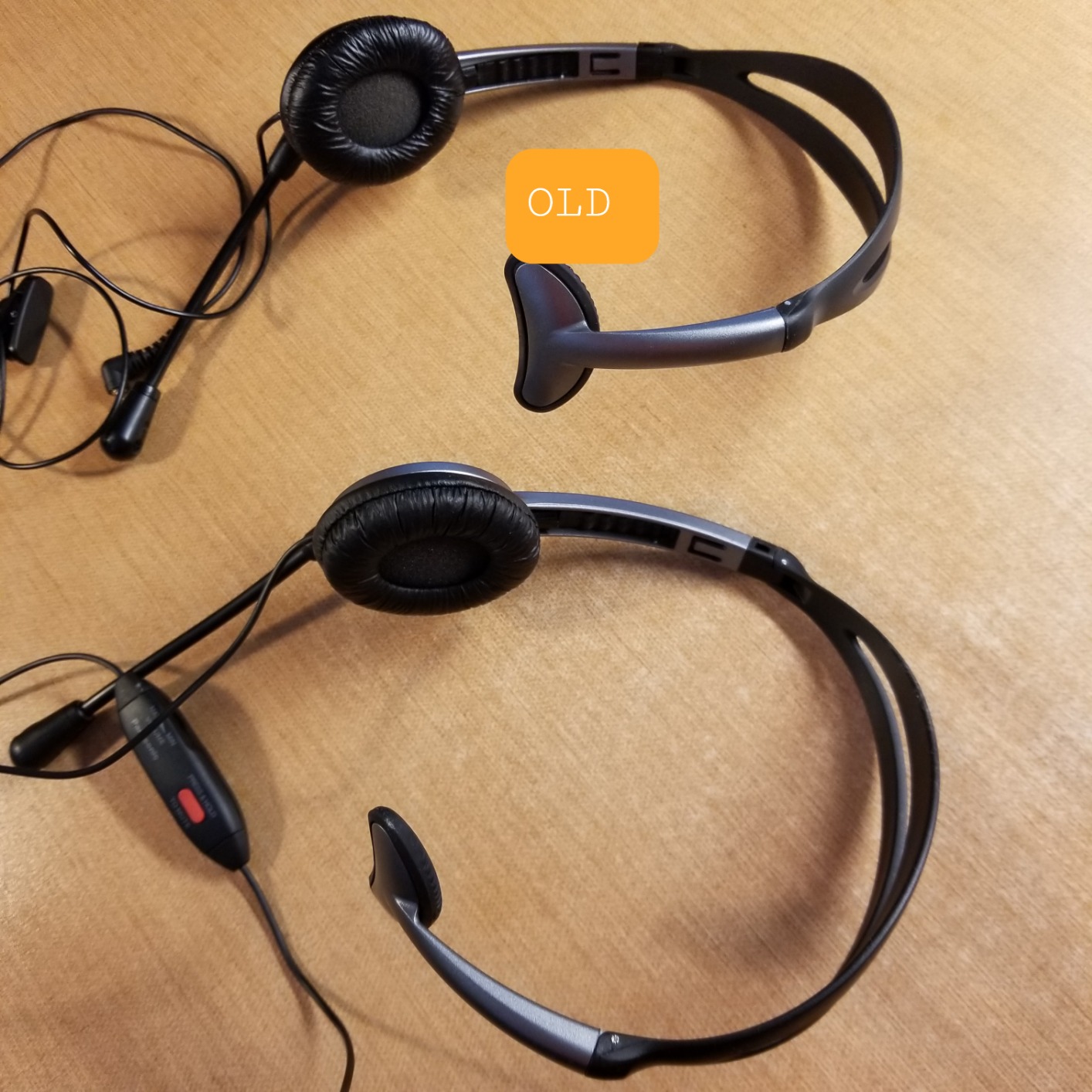 Panasonic Comfort Fit Headset for TCA Series Cordless Landline Phones, Foldable Headset with Flexible Noise-Cancelling Microphone and Volume Control, 2.5 mm Plug, Grey/Silver KX-TCA430 customer photo 2