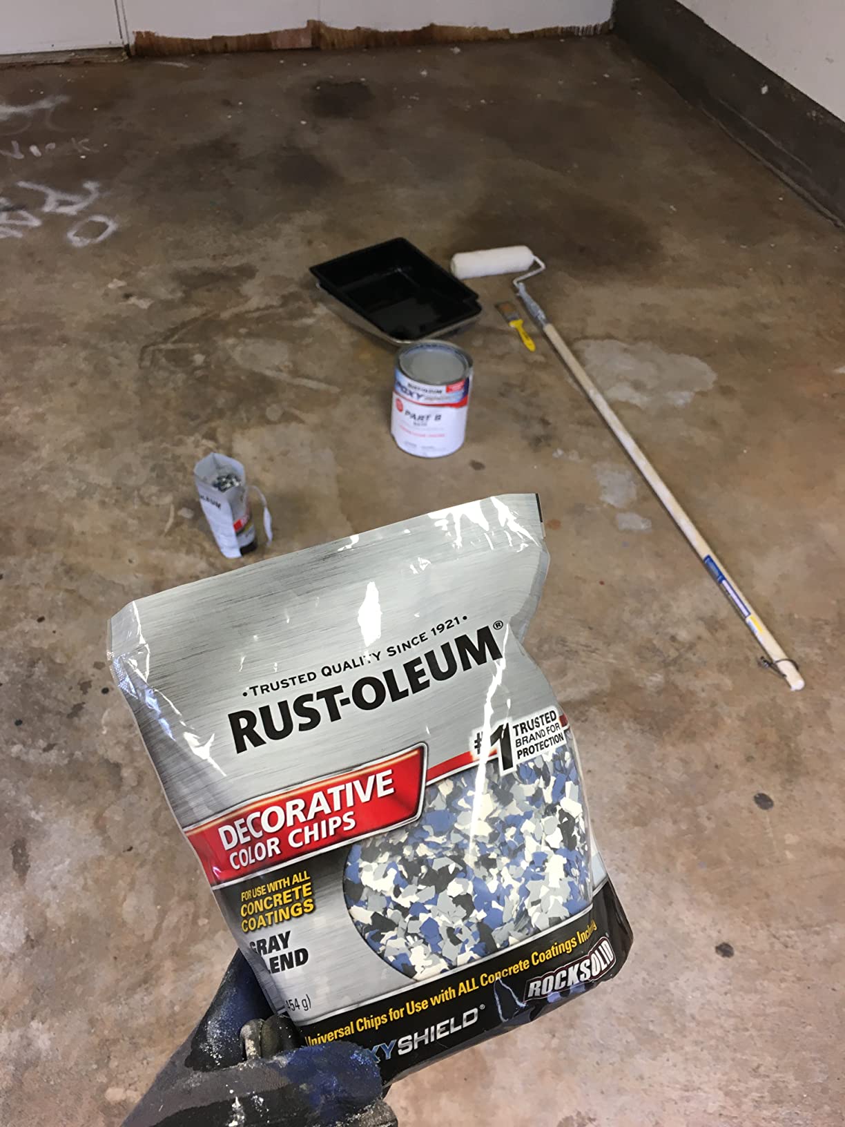 Rust-Oleum 251965 EPOXYSHIELD Garage Floor Coating Kit, 1 Car, Gloss Gray customer photo 2