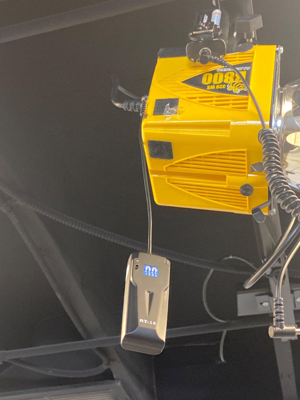 Neewer 16 channels RT-16 Wireless Studio Flash Trigger, Compatible with Neewer S101-300W, S101-400W, S101-300W PRO, S101-400W PRO and Other Studio Lights customer photo 2