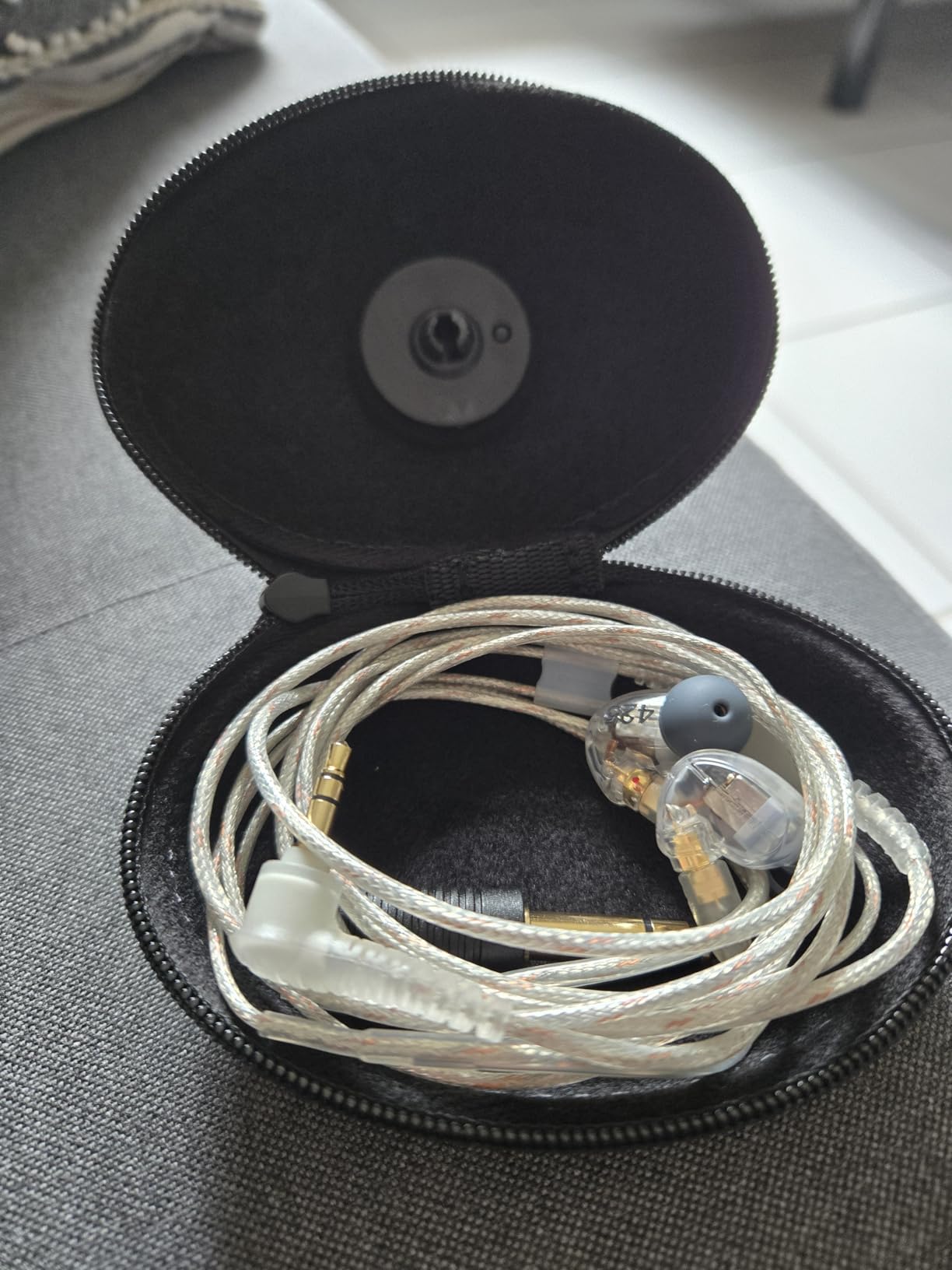 Shure SE425 PRO Wired Earbuds - Professional Sound Isolating Earphones with Detailed Sound, Dual-Driver Hybrid, Secure in-Ear Fit, Detachable Cable, Durable Quality, Clear customer photo 1