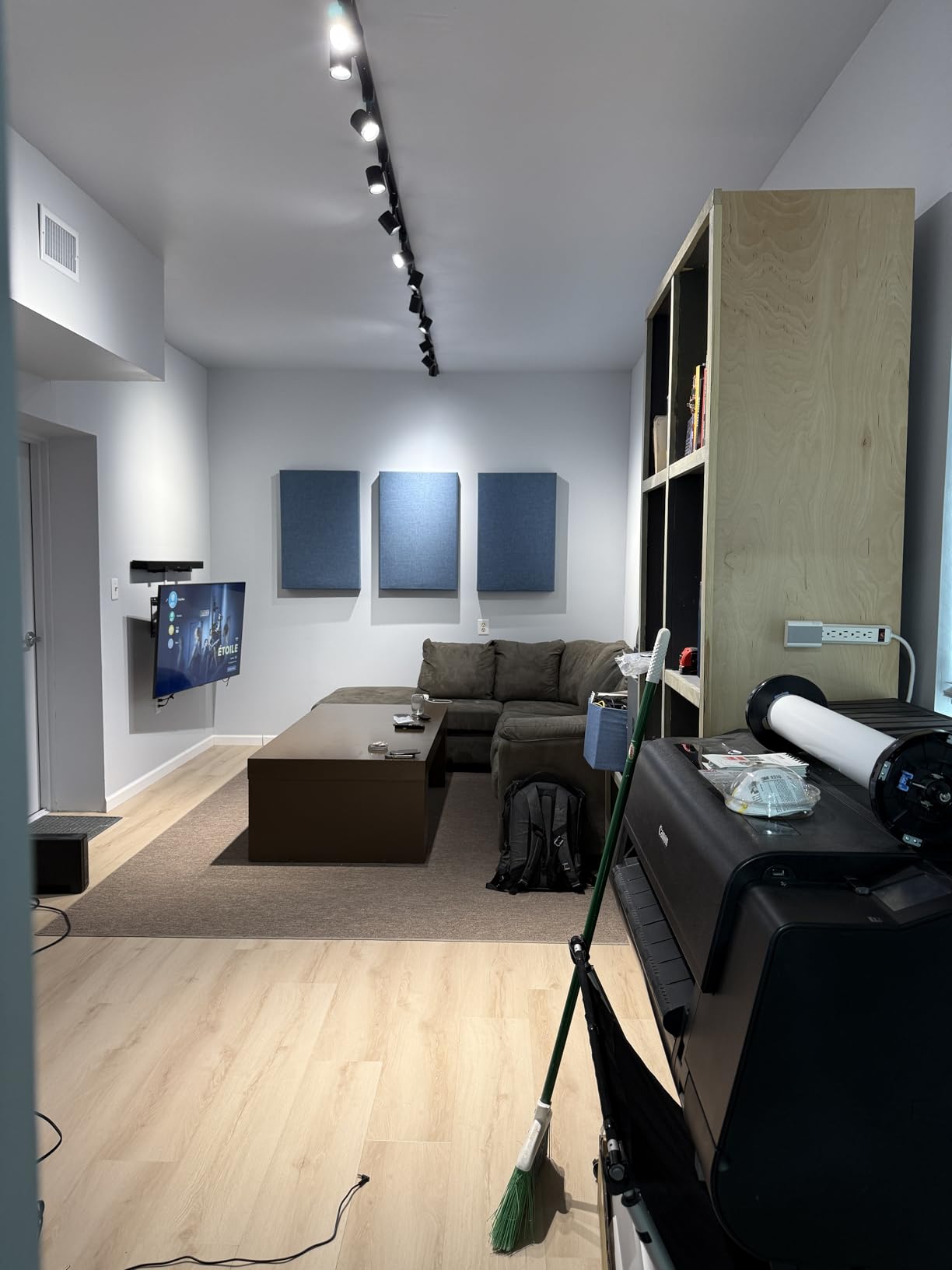 H Track 8FT Single Circuit Field Cuttable 120V Track for H Style 3-Wire Track Fixtures with 2 Endcaps in White customer photo 1