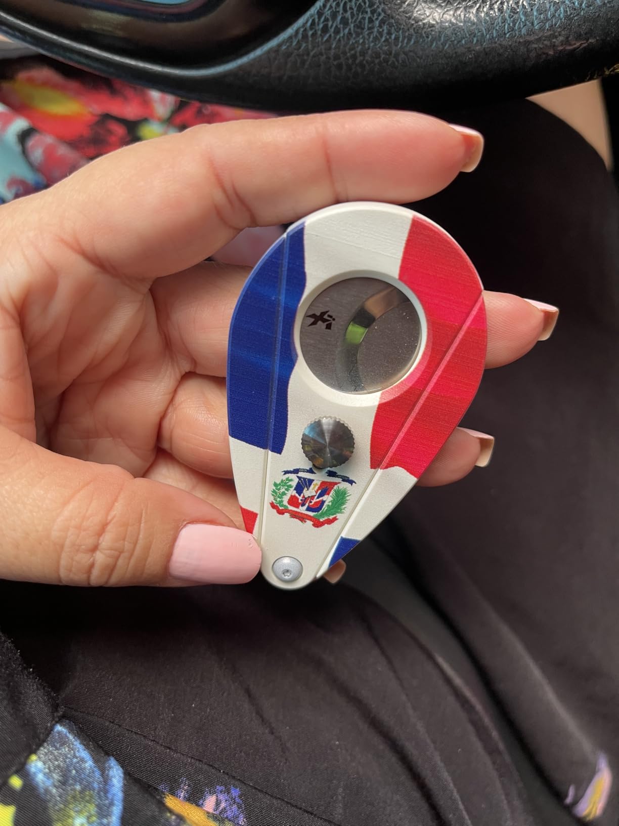 Xikar Xi2 Cigar Cutter - Precision Double Guillotine Cigar Snipper with 440 Stainless Steel Blades | Rockwell C Rated 54 to 60 Ring Gauge Cigar Clipper - Ergonomic Teardrop Design, Pearl White customer photo 2