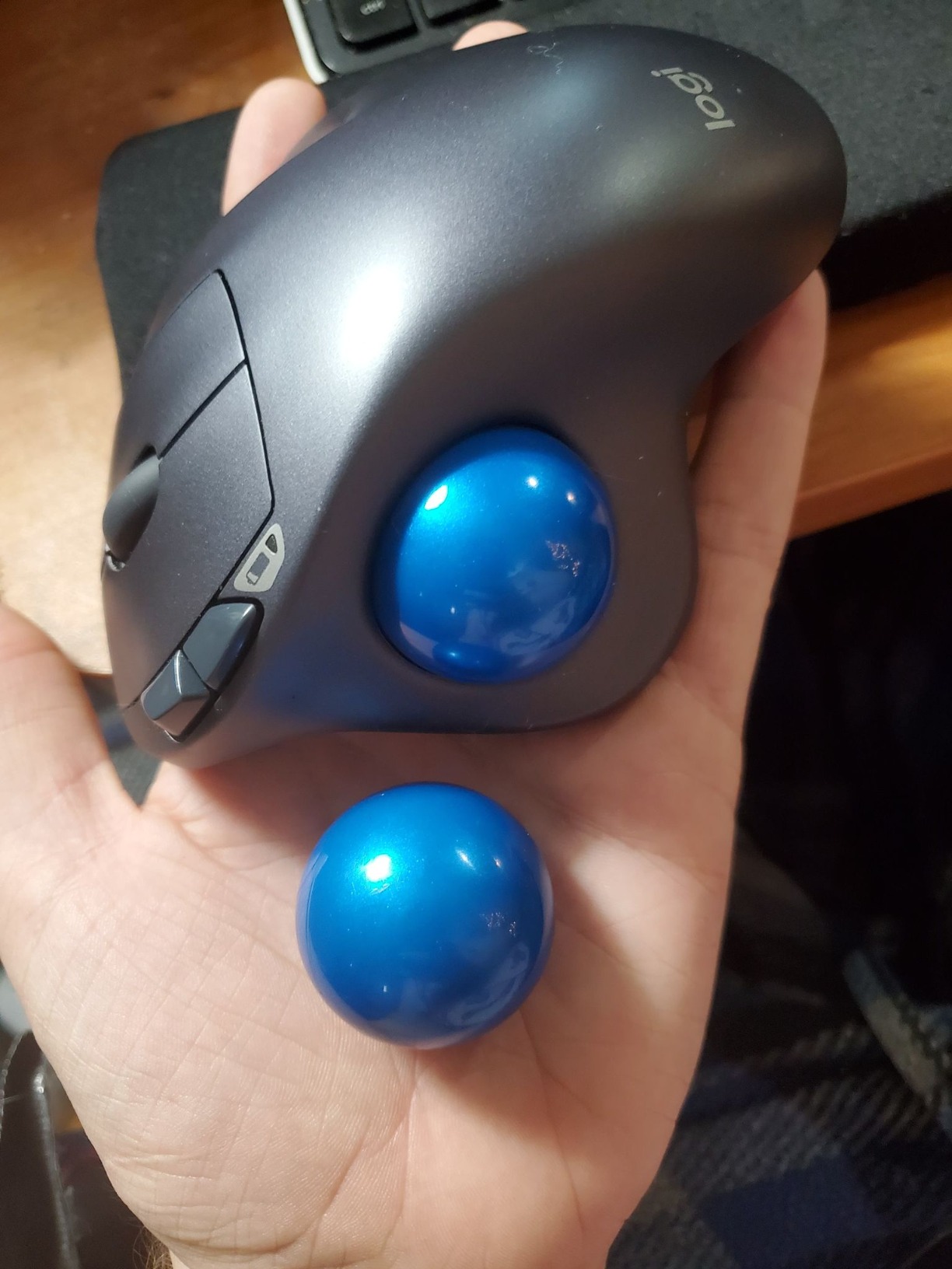 Logitech M570 Wireless Trackball Mouse - Ergonomic Design with Sculpted Right-Hand Shape, Compatible with Apple Mac / Microsoft, USB Unifying Receiver, Dark Gray customer photo 1