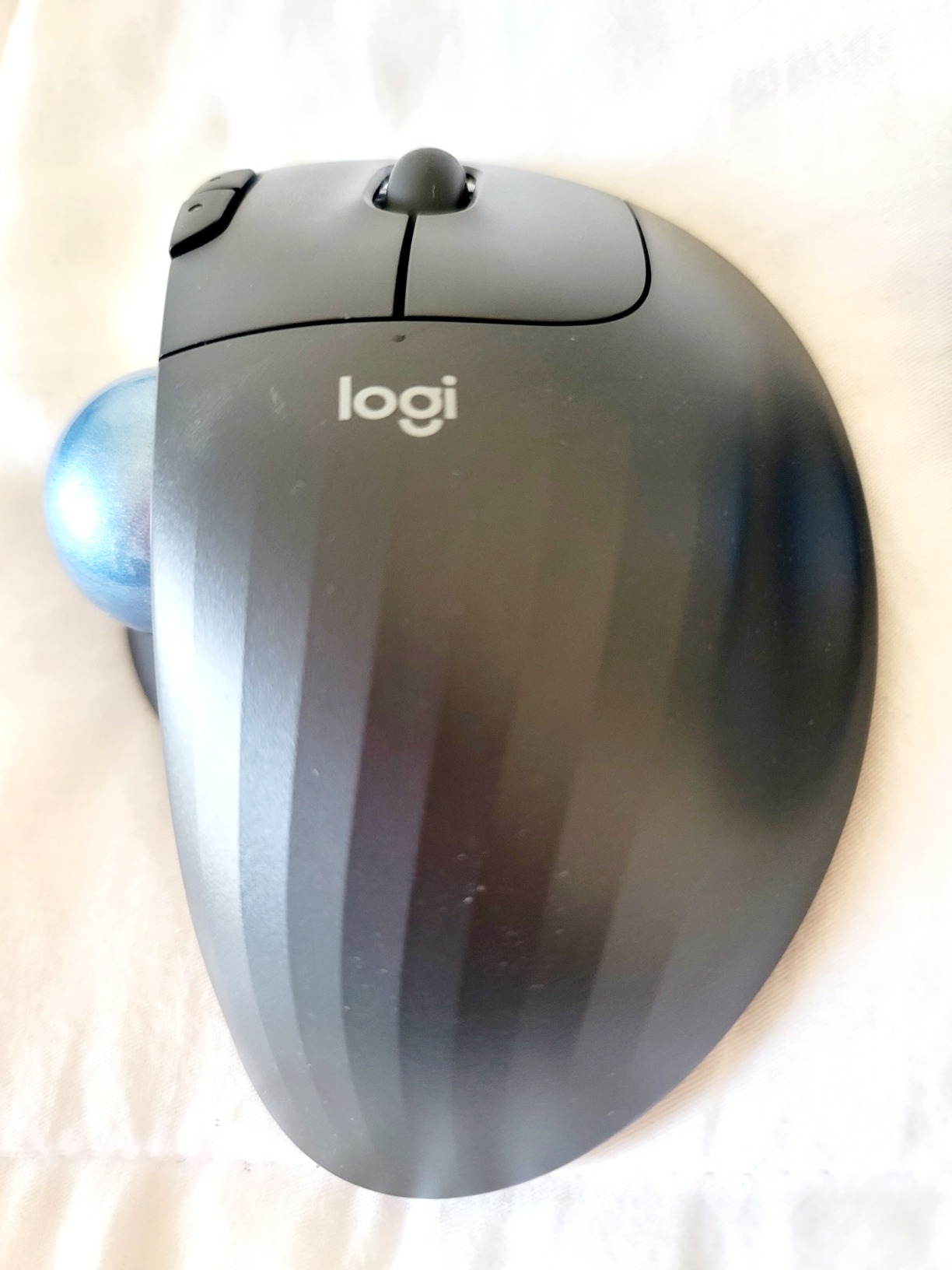 Logitech M570 Wireless Trackball Mouse - Ergonomic Design with Sculpted Right-Hand Shape, Compatible with Apple Mac / Microsoft, USB Unifying Receiver, Dark Gray customer photo 2