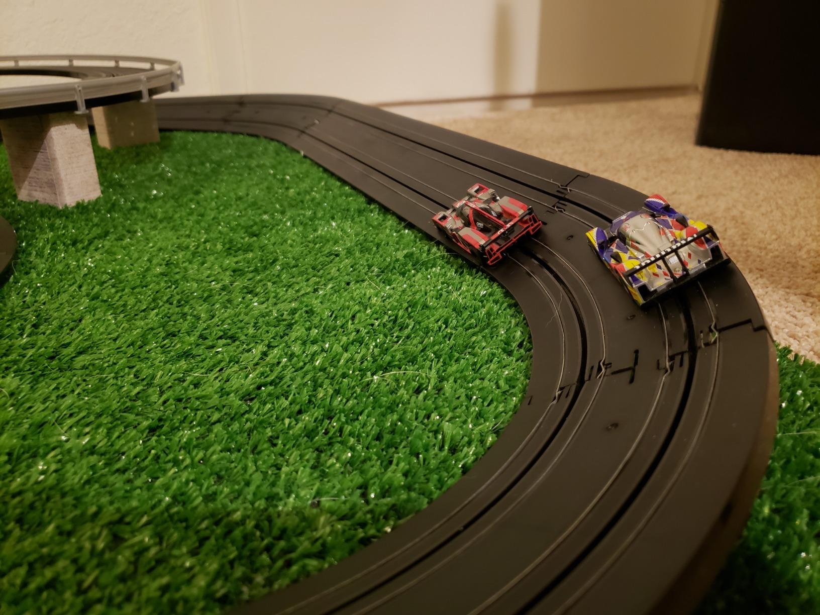 AFX/Racemasters Track Banked Curve 9 R Set AFX70622 HO Slot Racing Track customer photo 1