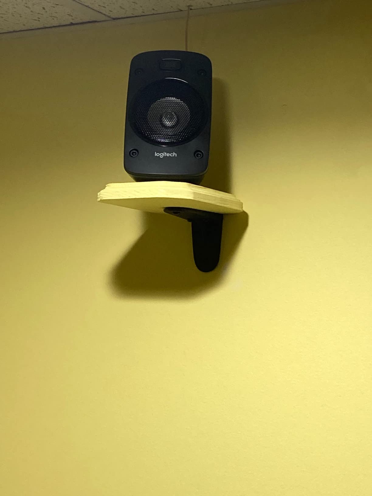 Logitech Z906 5.1 Surround Sound Speaker System - THX, Dolby Digital and DTS Digital Certified - Black customer photo 1