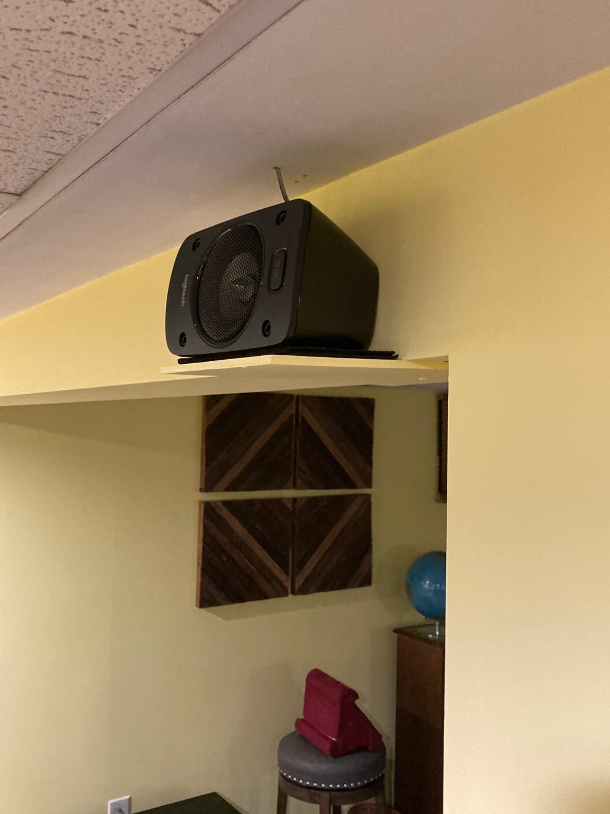 Logitech Z906 5.1 Surround Sound Speaker System - THX, Dolby Digital and DTS Digital Certified - Black customer photo 2