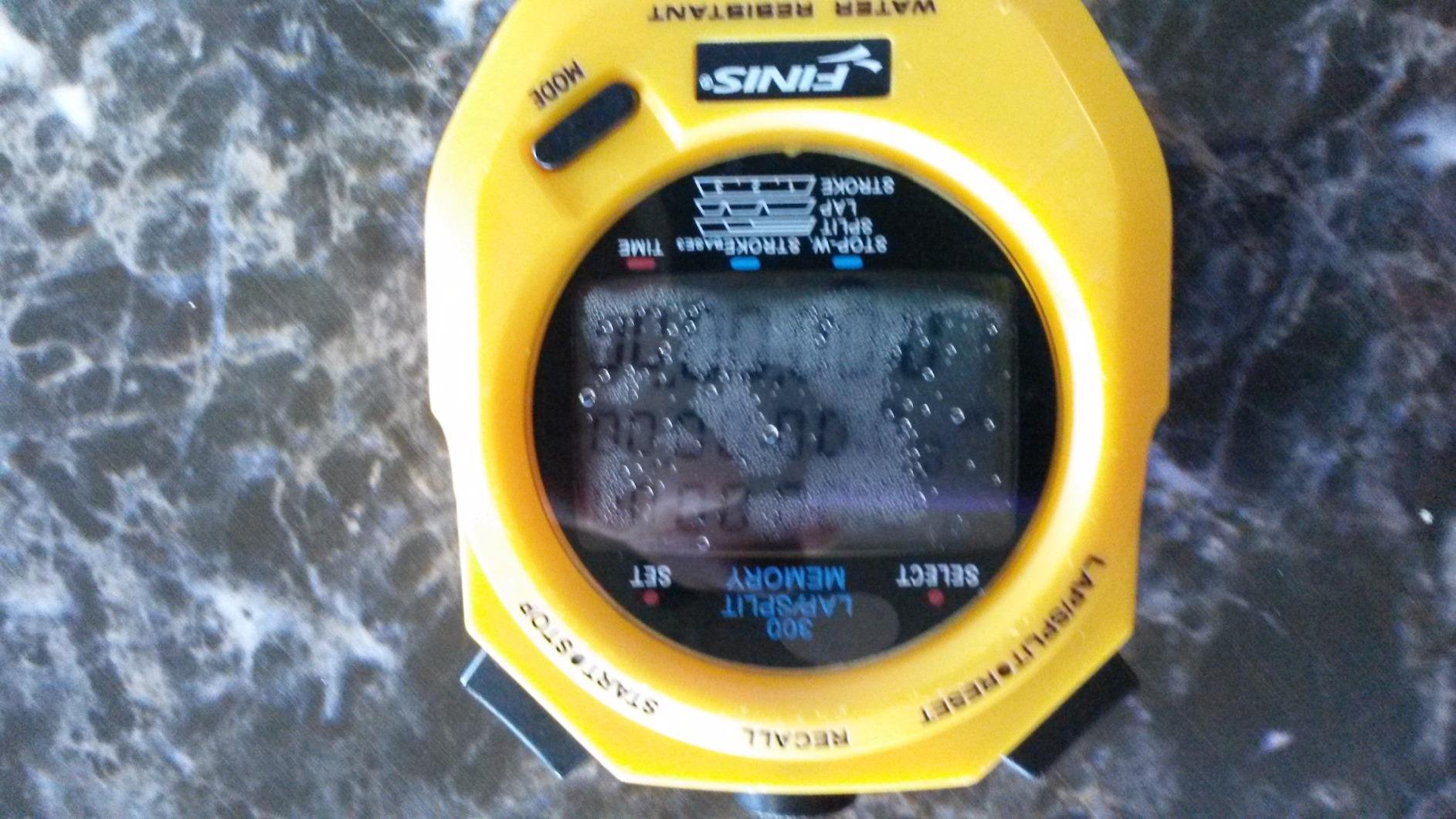 FINIS Waterproof Stopwatch for Swim Training - 300 Split Memory - Stroke Rate Mode - Easy-Read Display customer photo 2