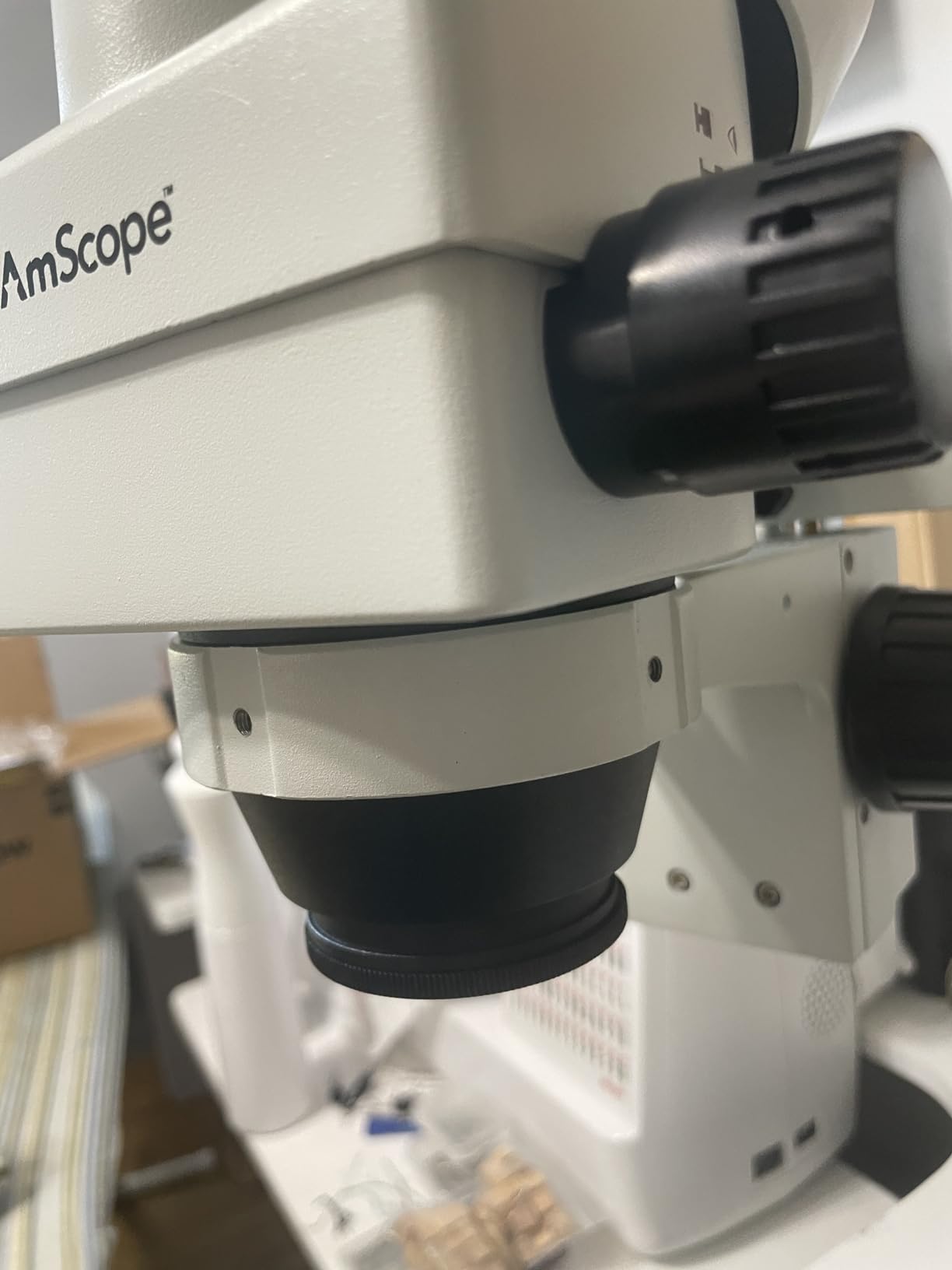 AmScope SM-3T Professional Trinocular Stereo Zoom Microscope, WH10x Eyepieces, 7X-45X Magnification, 0.7X-4.5X Zoom Objective, Ambient Lighting, Single-Arm Boom Stand customer photo 1