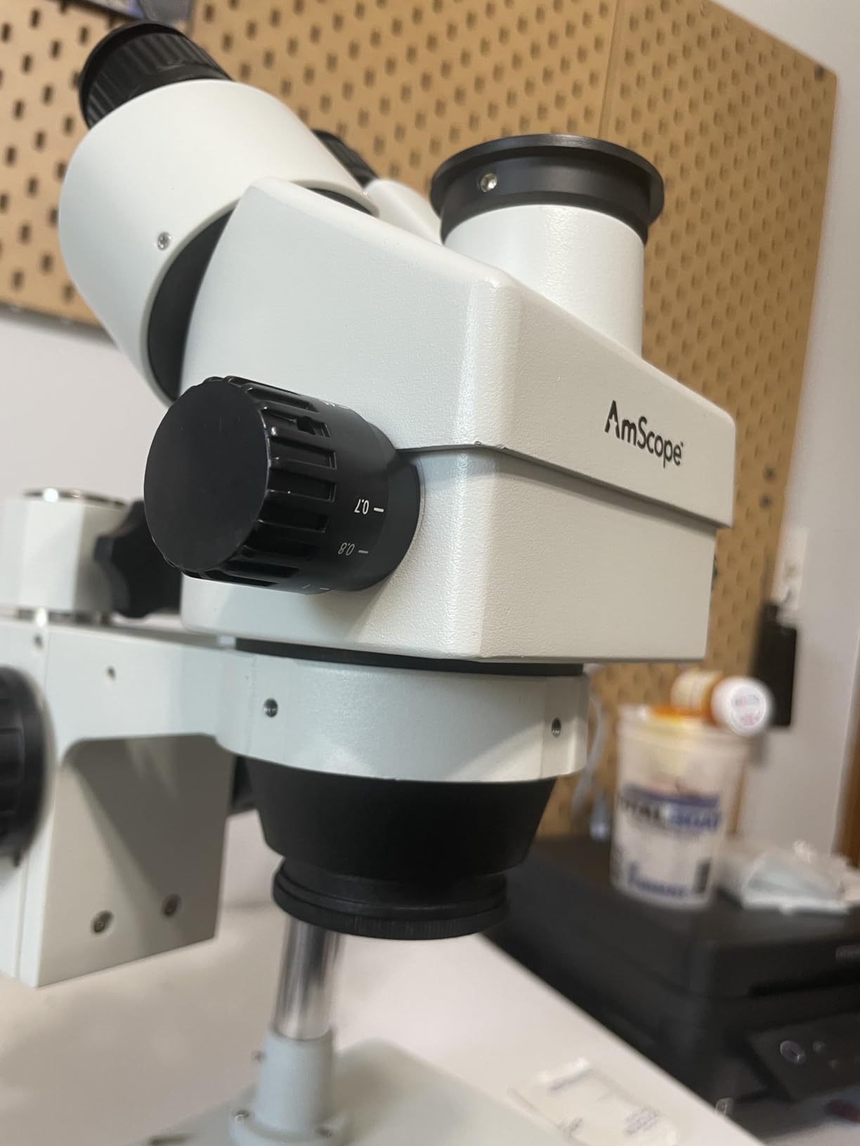 AmScope SM-3T Professional Trinocular Stereo Zoom Microscope, WH10x Eyepieces, 7X-45X Magnification, 0.7X-4.5X Zoom Objective, Ambient Lighting, Single-Arm Boom Stand customer photo 2