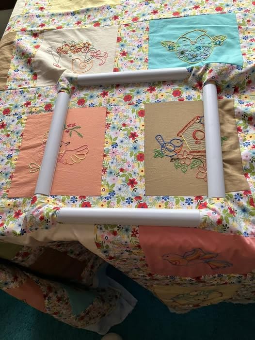 Dritz 3128 Quilt-N-Go Quilter's Lap Frame, 14 x 14-Inch , White customer photo 1