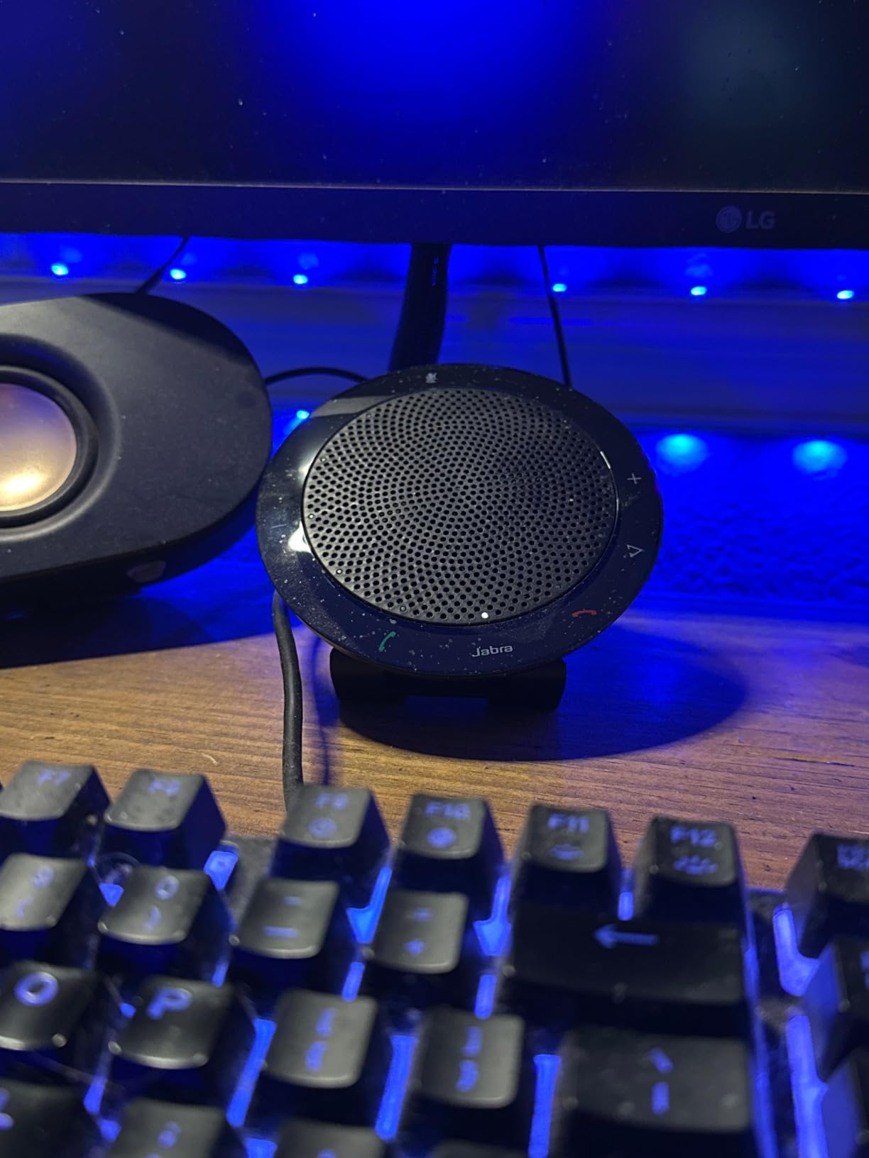 Jabra 7410-209 Model Speak 410 USB Speakerphone, Plug and Play Solution, Works with All PCs, Outstanding Sound Quality, Full Compatibility with UC Systems & VoIP Clients, LED Indicators customer photo 1