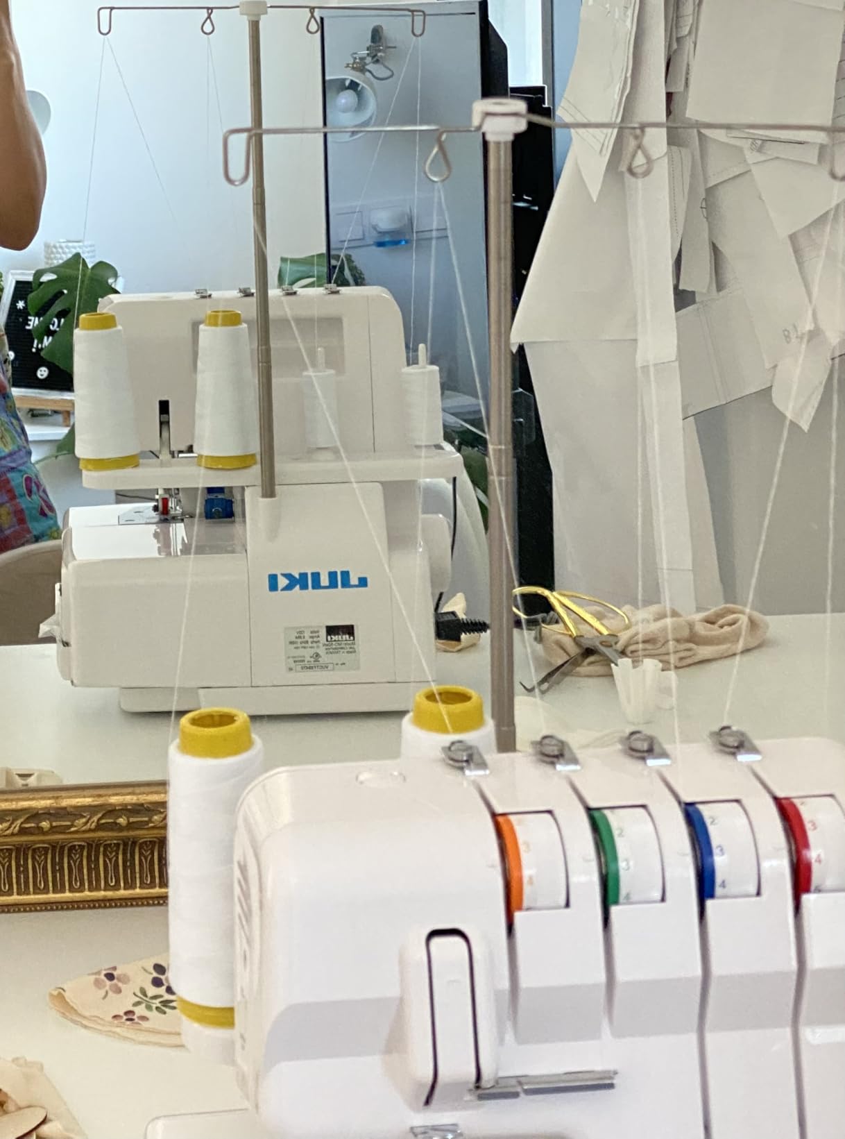 Juki, MO-50E, 3 or 4 Thread Serger, Lay In Tensions, Adjustable Differential Feed, Built In Rolled Hem, Automatic Lower Looper Threader, Retractable Upper Knife (MO-50E/UL) customer photo 1