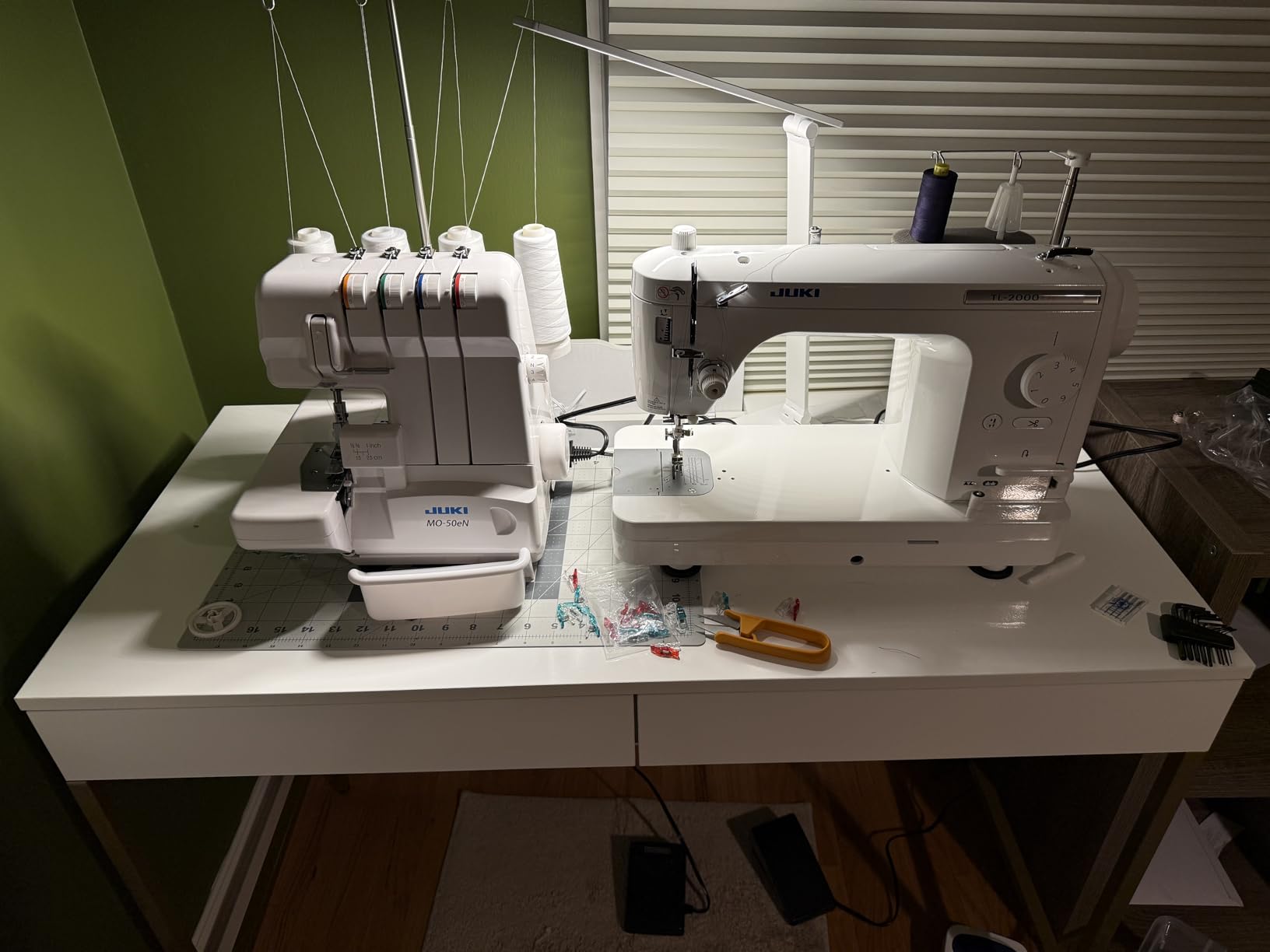 Juki, MO-50E, 3 or 4 Thread Serger, Lay In Tensions, Adjustable Differential Feed, Built In Rolled Hem, Automatic Lower Looper Threader, Retractable Upper Knife (MO-50E/UL) customer photo 2