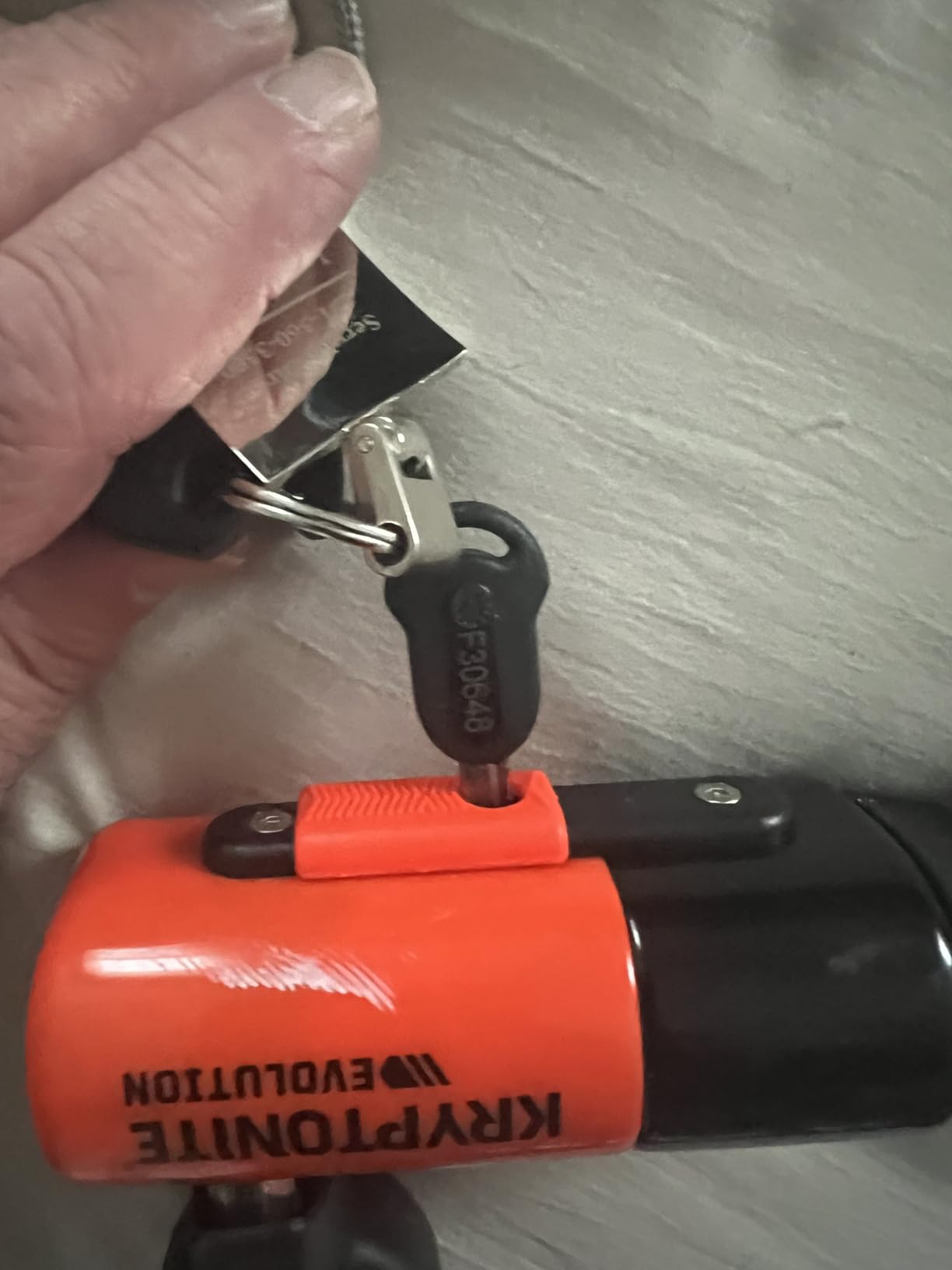 Kryptonite Evolution 1090 Bike Chain Lock, 3 Feet Long 10mm Steel Chain Heavy Duty Anti-Theft Sold Secure Gold Bicycle Chain Lock with Keys for Bike, Motorcycle, Scooter, Bicycle, Door, Gate, Fence customer photo 1