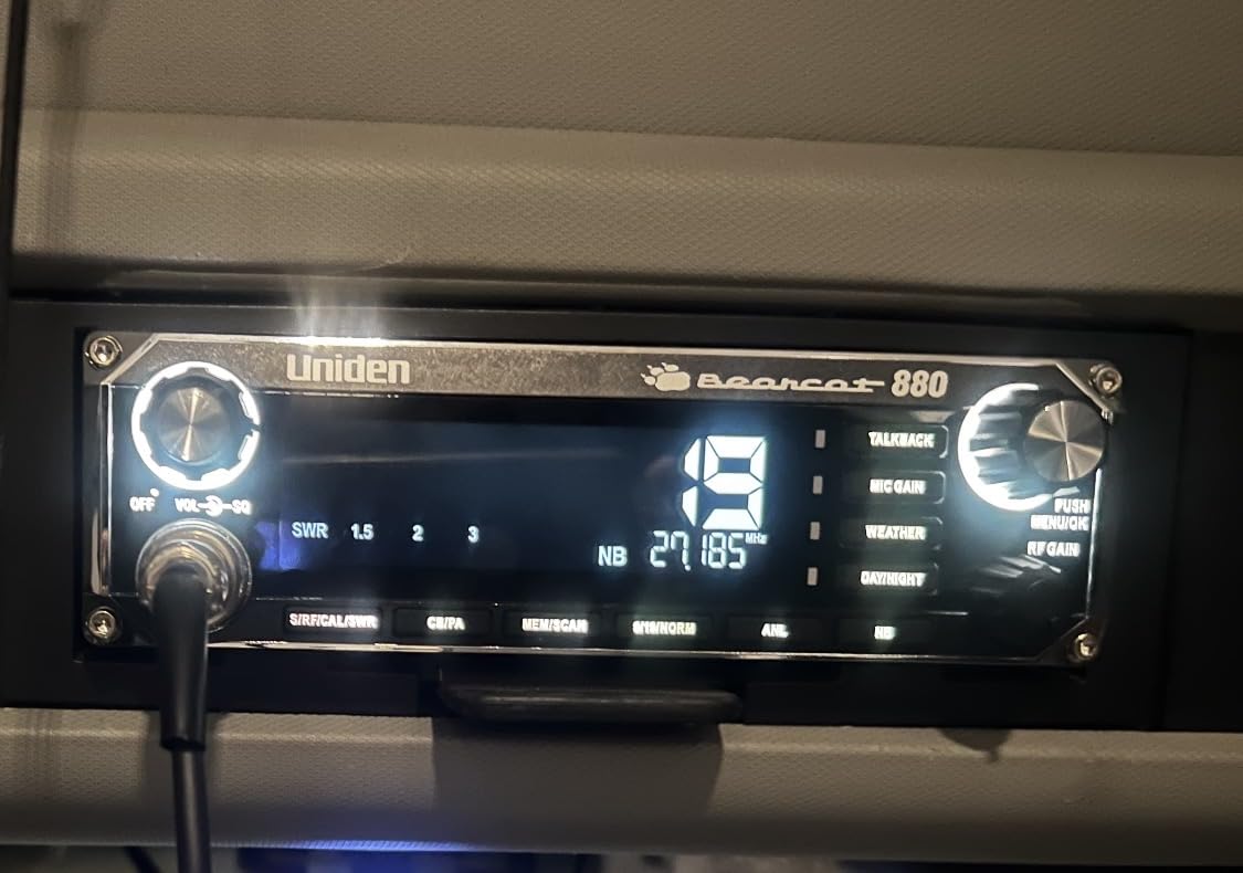 Uniden BEARCAT 880 CB Radio with 40 Channels and Large Easy-to-Read 7-Color LCD Display with Backlighting, Backlit Control Knobs/Buttons, NOAA Weather Alert, PA/CB Switch, and Wireless Mic Compatible customer photo 1