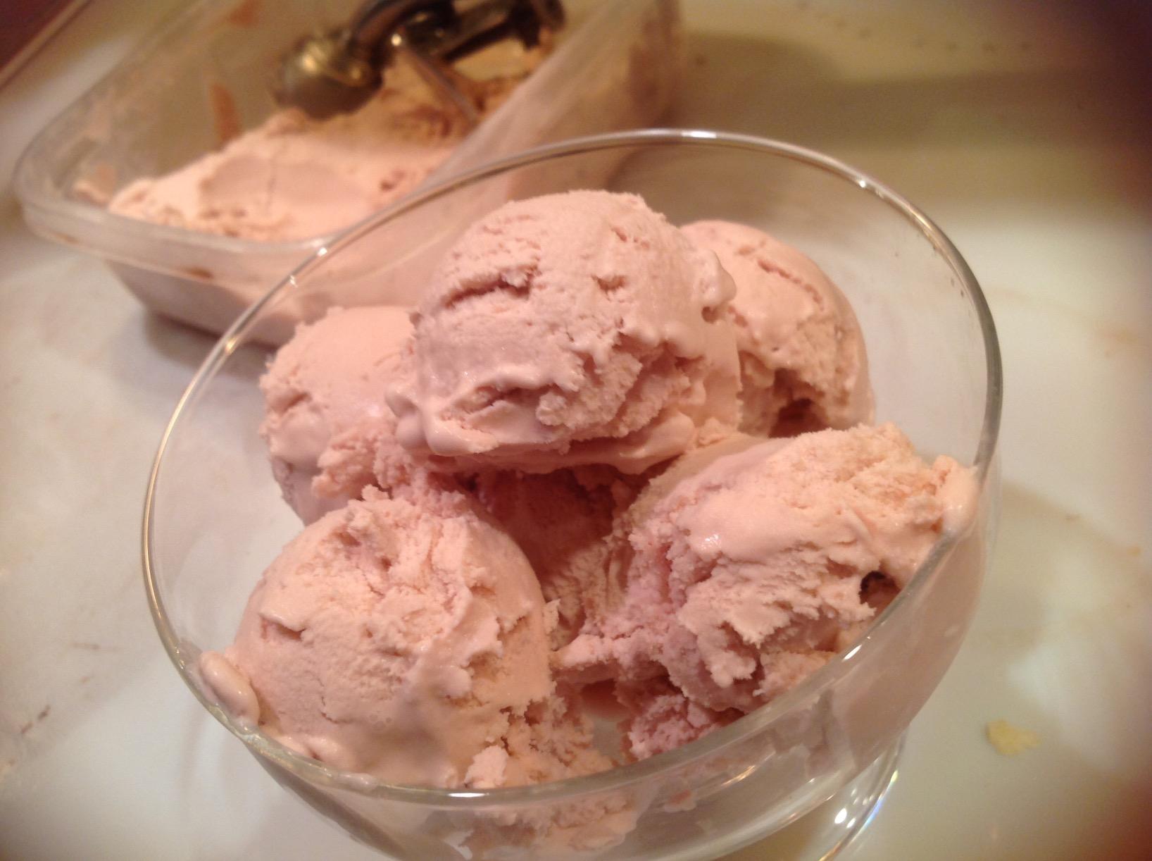 Cuisinart 1.5-Quart Ice Cream Maker and Gelato Machine, Makes Frozen Yogurt and Sorbet, Fully Automatic with Commercial-Quality Compressor and 2 Churning Paddles, ICE-100, Black/Stainless customer photo 2