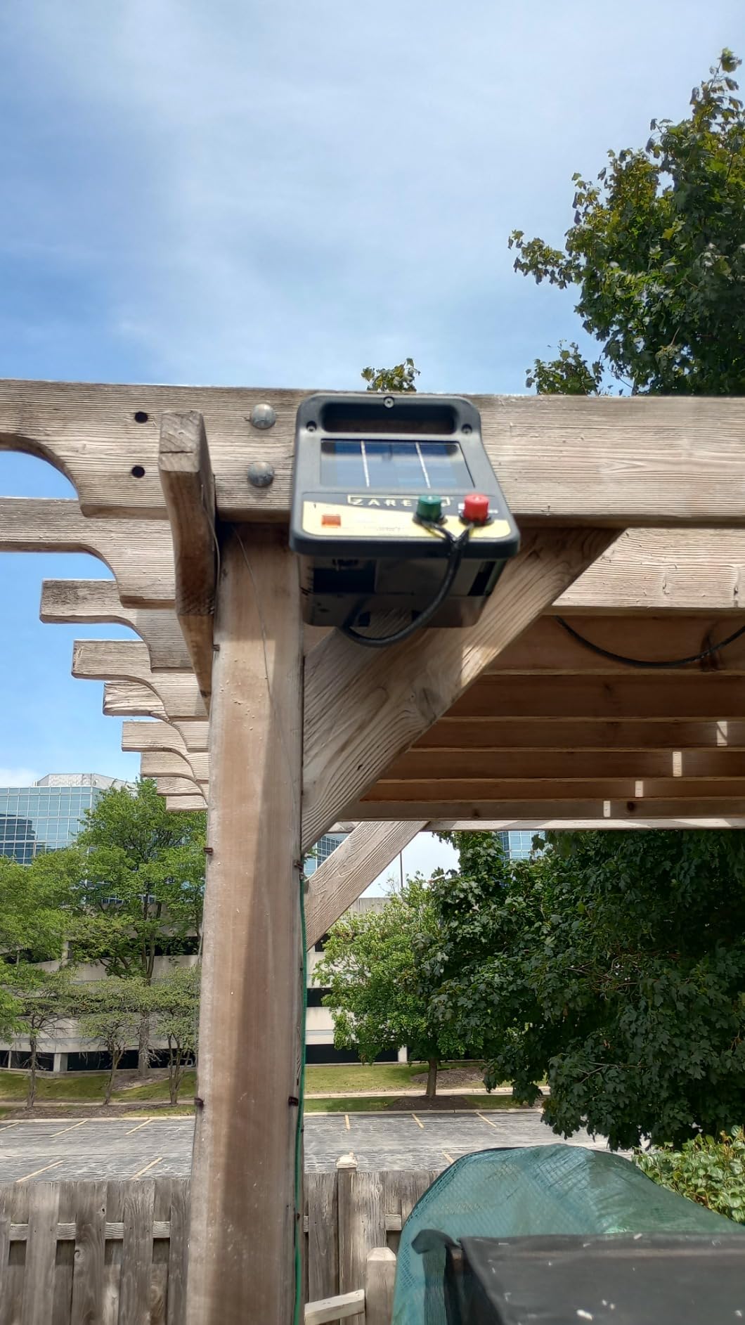 Zareba ESP5M-Z Solar Powered Electric Fence Charger - 5 Mile Lightning Electric Fence Energizer, Low Impedance, Contain Animals and Keep Out Predators, Black customer photo 2