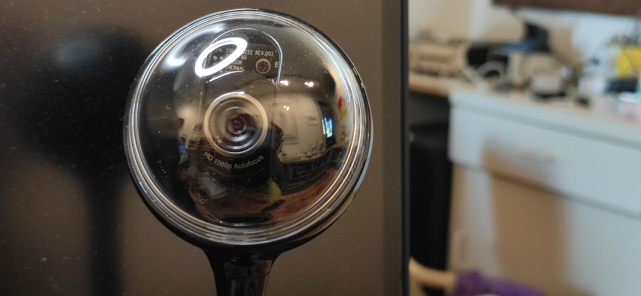 Logitech BCC950 Desktop Conferencing Solution, Full HD 1080p B23 Calling, Hi-Definition Webcam, Speakerphone with Noise-Reducing Mic, for Skype, WebEx, Zoom PC/Mac/Laptop/MacBook - Black customer photo 2