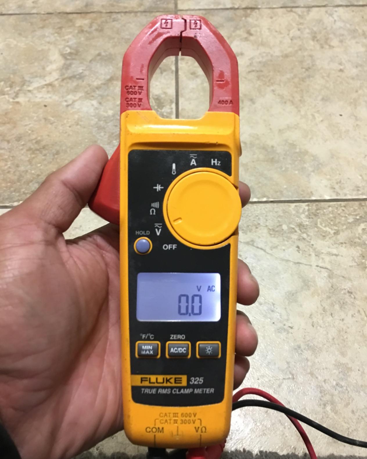 Fluke 325 True-RMS Clamp Meter with Frequency, Temperature & Capacitance Measurements customer photo 2