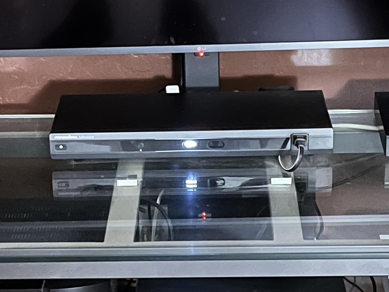 Panamax MR4000 8-Outlet Home Theater Power Management with Surge Protection and Power Conditioning customer photo 2