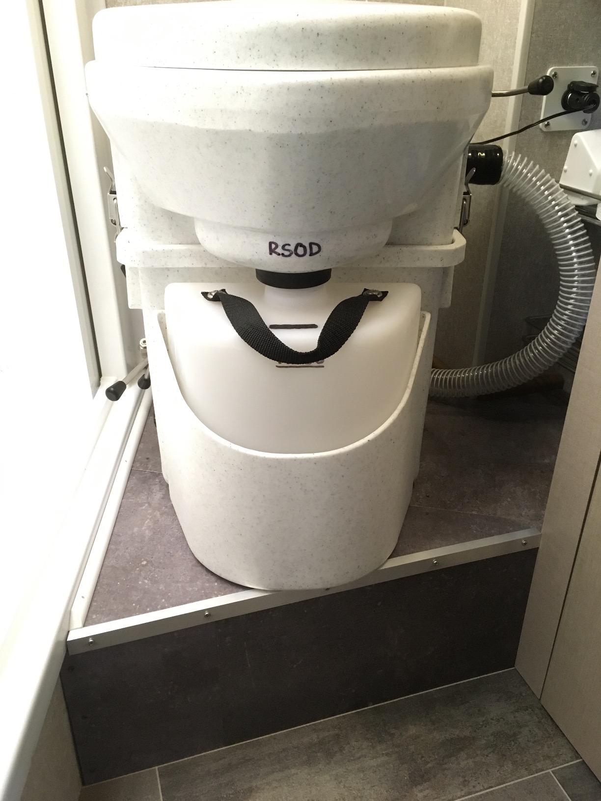 Self Contained Composting Toilet with Close Quarters Spider Handle Design customer photo 2