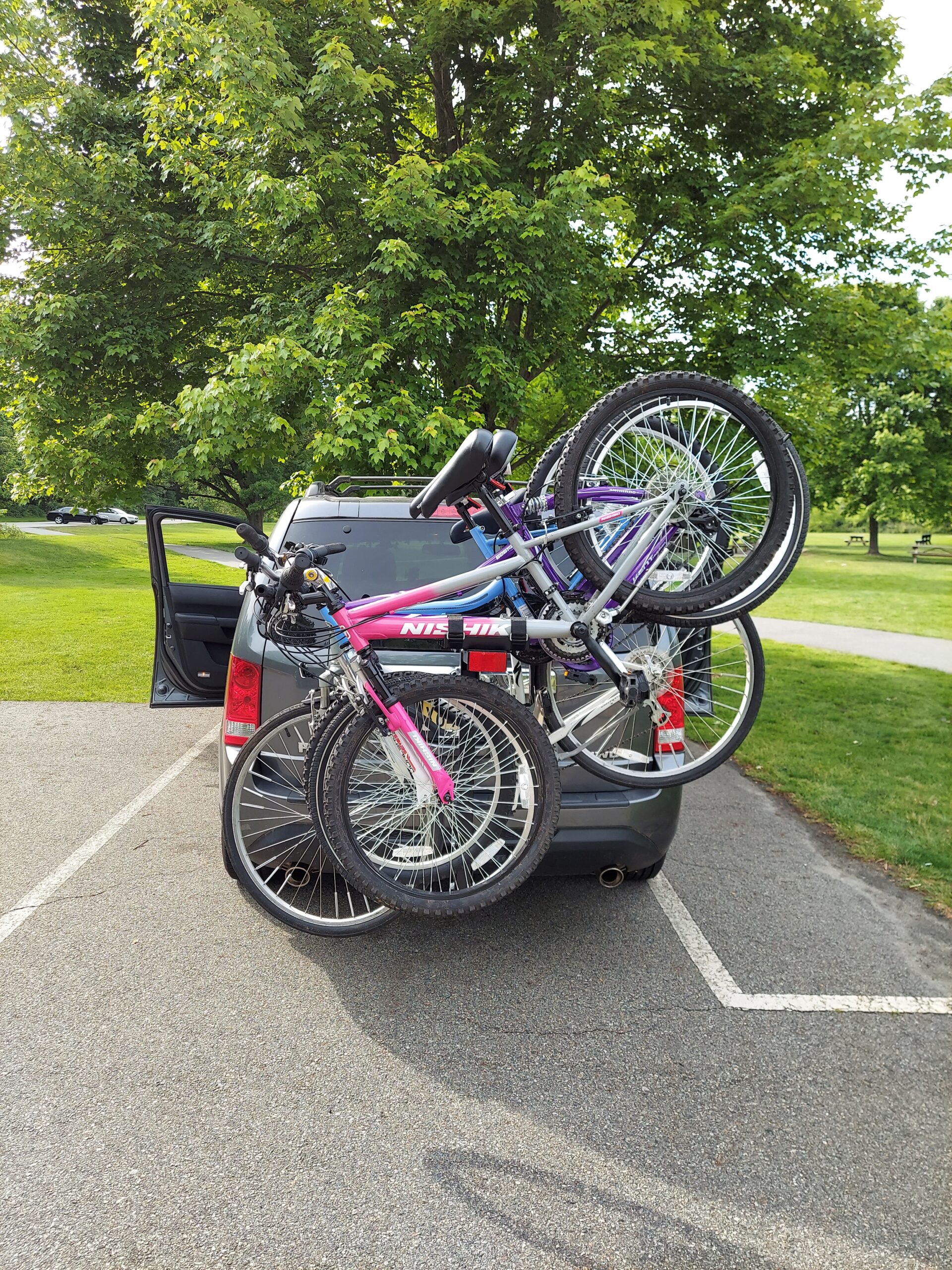 MaxxHaul Hitch Mount 4 Bike Rack 150 lb Capacity Heavy-Duty Swing Down Design Fits Cars Trucks SUVs and Minivans with Safety Reflector Easy Install (70210) customer photo 2