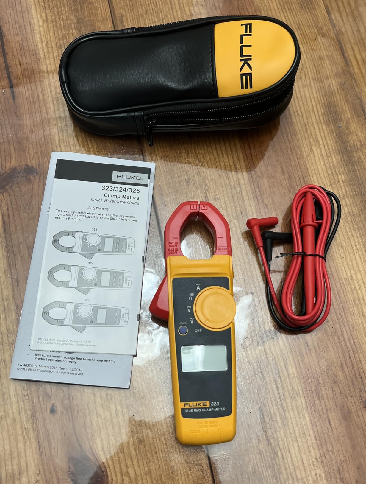 Fluke 323 Clamp Meter for Commercial/Residential Electricians, Measures AC Current to 400 A & AC/DC Voltage to 600 V, Resistance and Continuity, Includes 2 Year Warranty and Soft Carrying Case customer photo 2