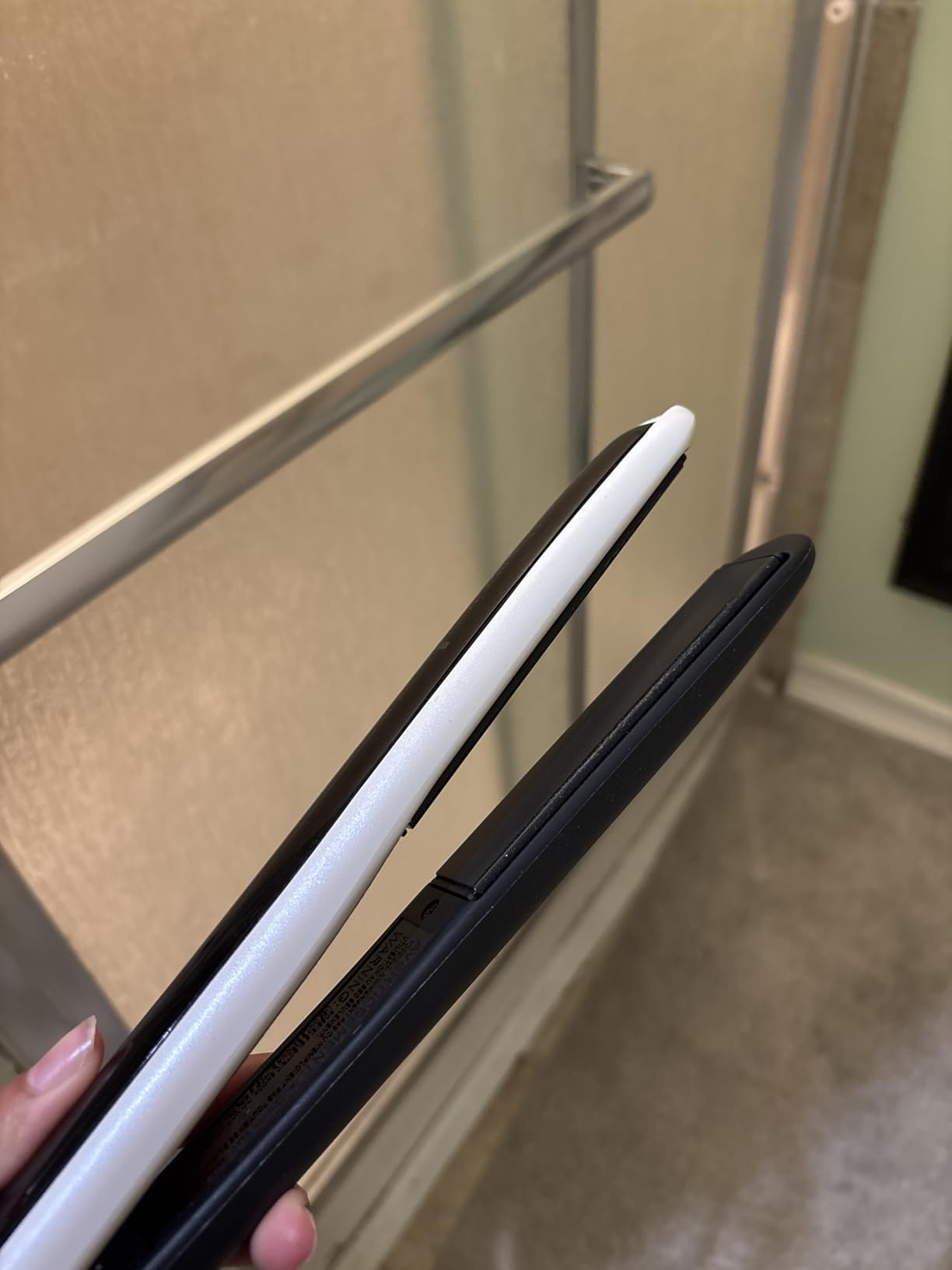 Remington Pearl Pro Ceramic Flat Iron Hair Straightener, 1-inch Floating Plates, Fast 30 Second Heat up, Black & White customer photo 2