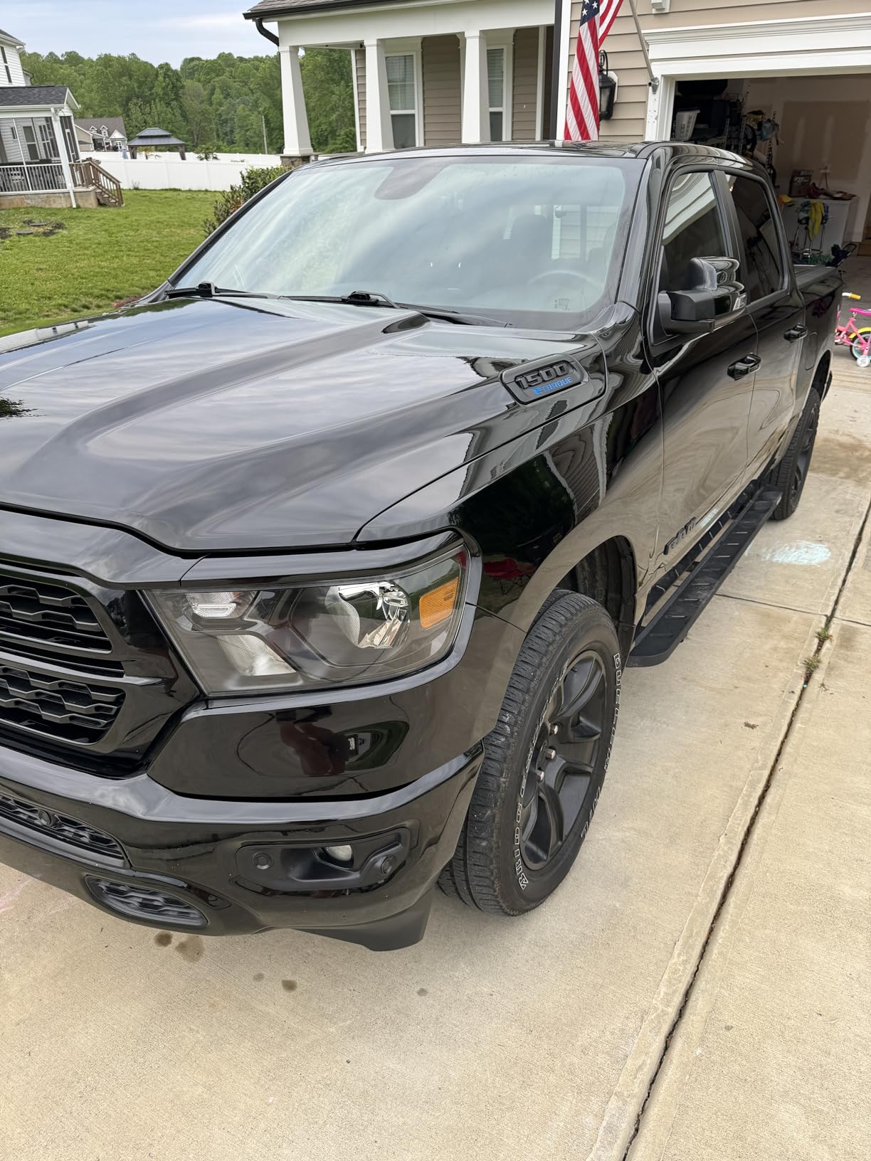 Chemical Guys Clay Bar Kit, Heavy Duty Clay Bar and Luber Synthetic Lubricant, 2-Piece Car Detailing Kit for Paint, Glass, and Clear Coat Surfaces customer photo 1