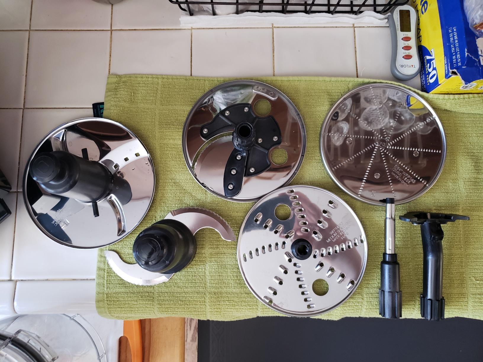 Waring Commercial WFP14SC 3.5 Quart Continuous Feed Food Processor, 1 HP Motor, Extra Large Feed Tube, Patented LiquiLock Seal Bowl System, Includes 3.5 Quart Clear Cutter/Mixer Bowl, Grating, Shredding, Slicing, Whipping Disc and a Standard S blade for Chopping, Pureeing, and Emulsyflying, 120V, 5-15 Phase Plug customer photo 1