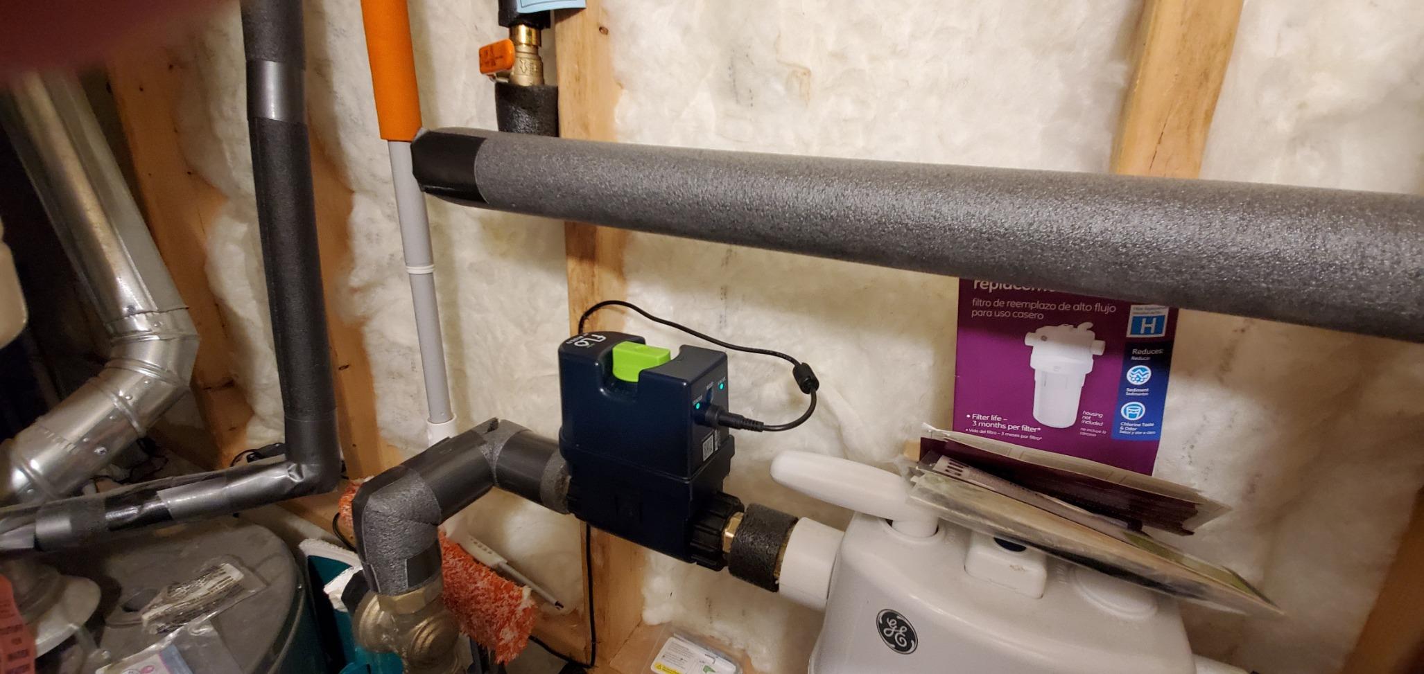 Moen Flo Smart Water Monitor and Automatic Shutoff Sensor, Wi-Fi Water Leak Detector for 3/4-Inch Diameter Pipe, 900-001 customer photo 1