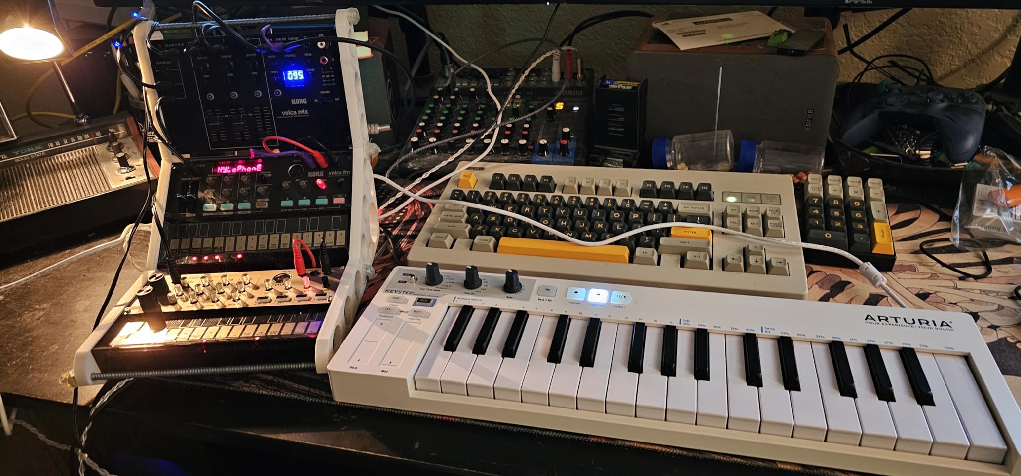 Korg Volca Keys Analogue Loop Synthesizer Polyphonic w/Simple-three Voice Analog customer photo 1