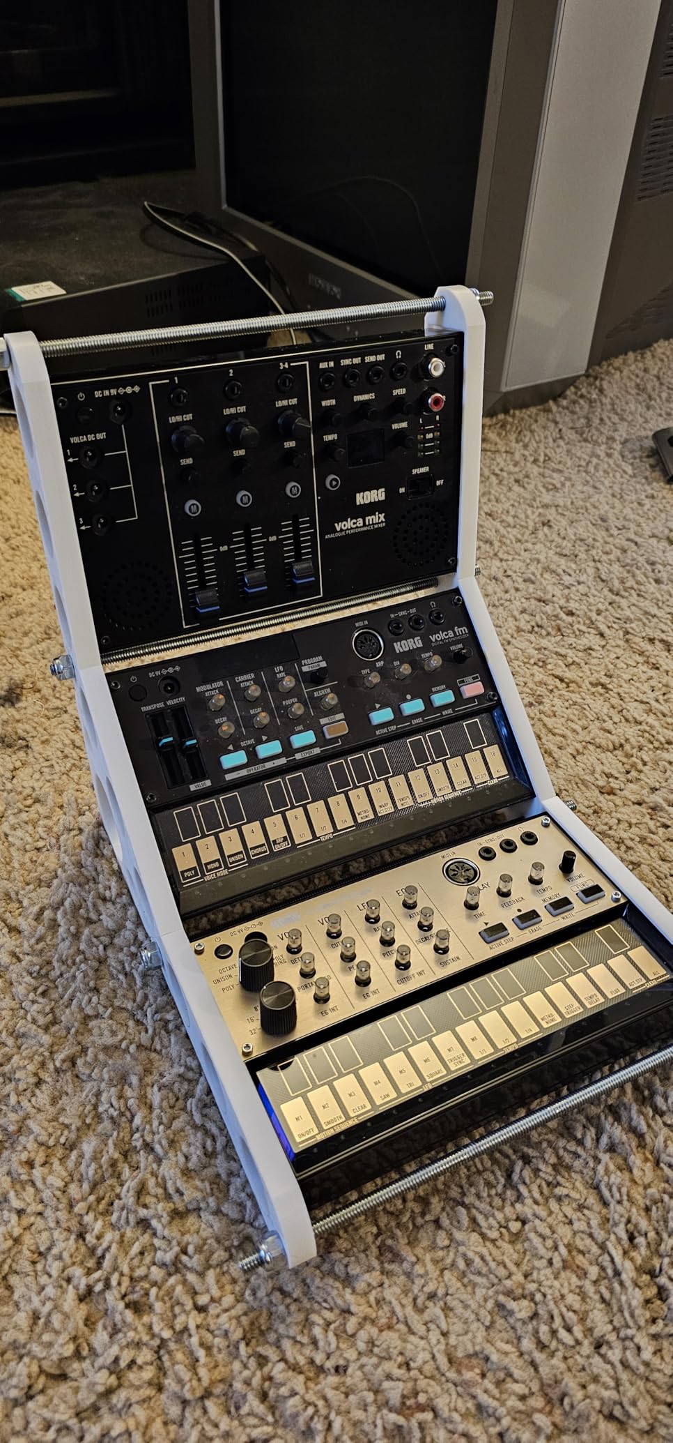 Korg Volca Keys Analogue Loop Synthesizer Polyphonic w/Simple-three Voice Analog customer photo 2