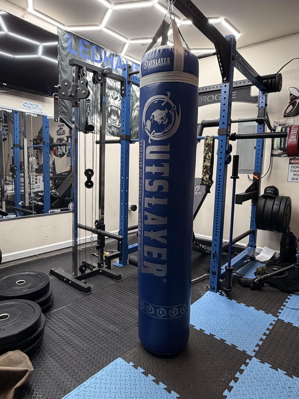 Outslayer Muay Thai Kickboxing Heavy Punching Bag - 6ft 130 lb - Made in USA - for MMA, Boxing & Training customer photo 1