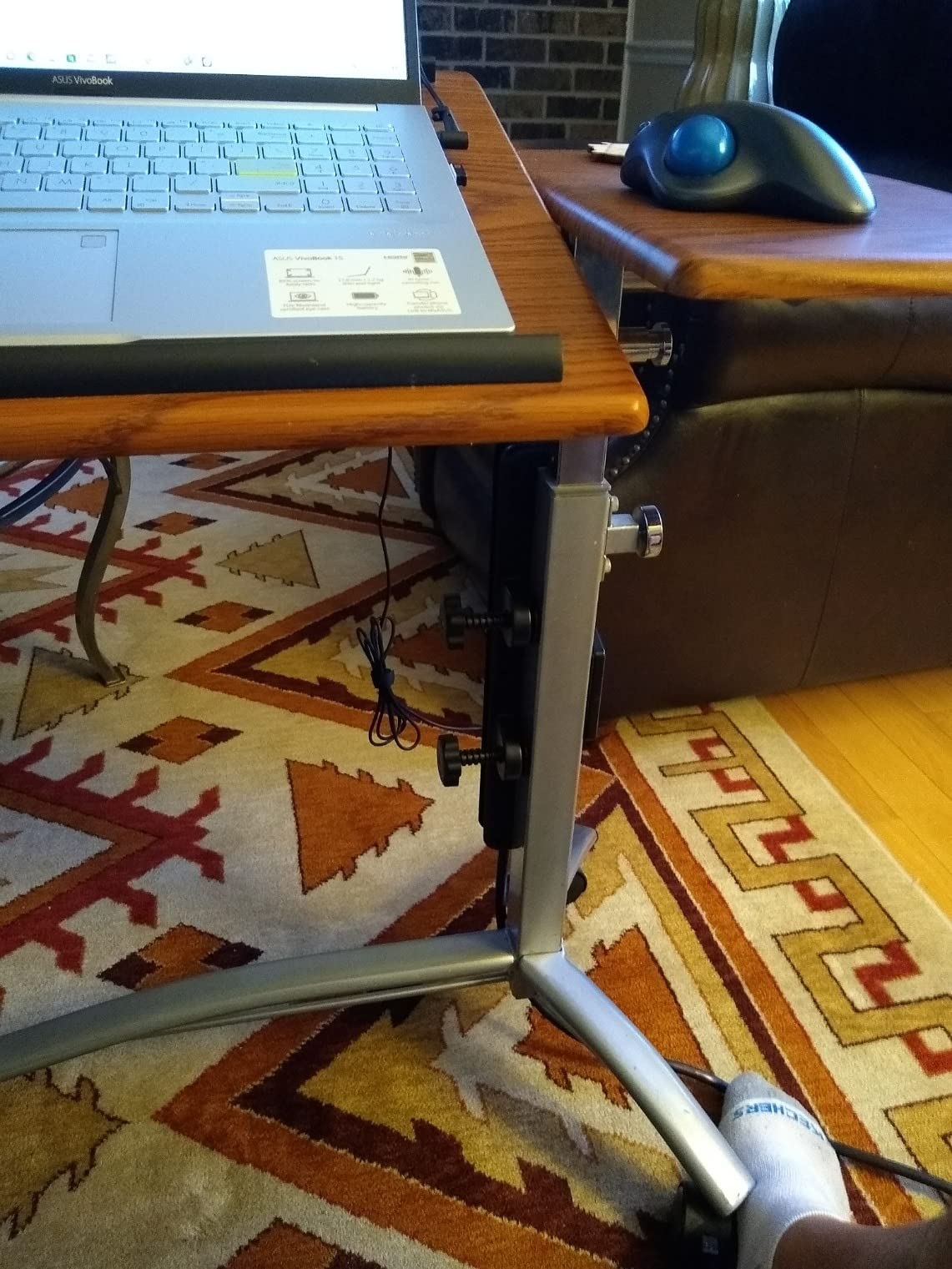 Tripp Lite 6-Outlet Surge Protector Power Strip with Desk Clamp Mount, 6 Foot / 1.83M Cord, 2100 Joules Protection, Dual USB, 40,000 Insurance customer photo 1