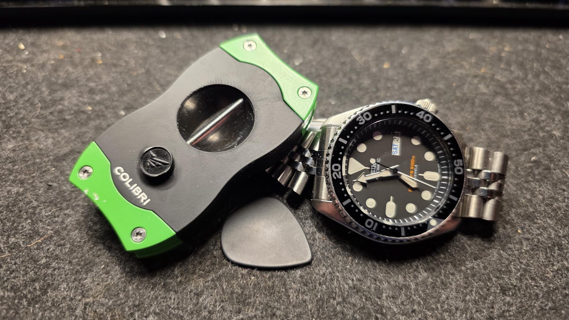 Colibri Premium V-Cut Cigar Cutter - Ergonomic Stainless Steel Spring-Loaded Blade, Ideal for up to 60+ Ring Gauge - Gift for Cigar Enthusiasts (Black) customer photo 1