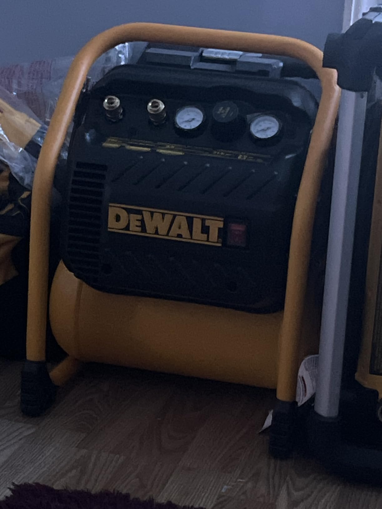 DEWALT Air Compressor for Trim, 200-PSI Max, Quiet Operation (DWFP55130) customer photo 1